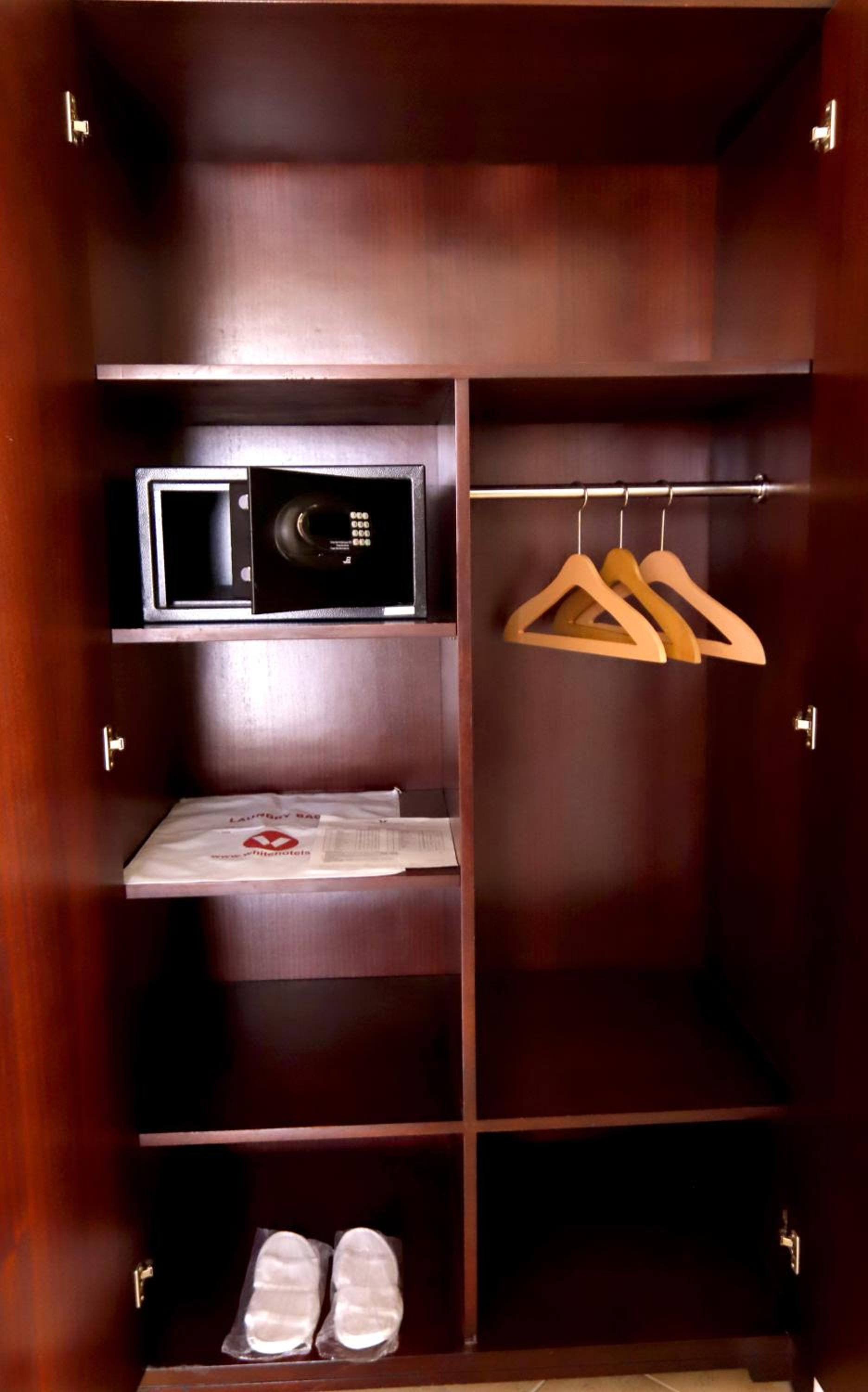 Deluxe Room - Photo 4