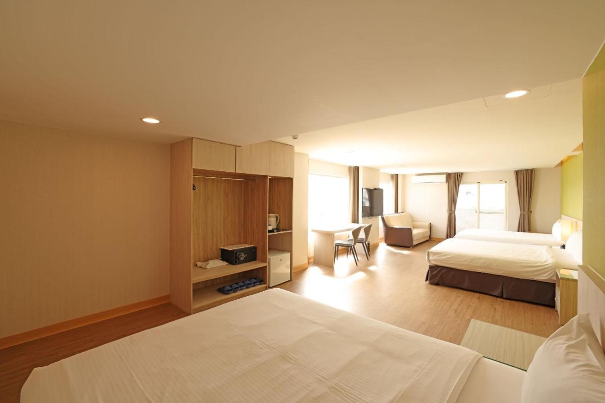 Run of House (6 Adults) photo 3