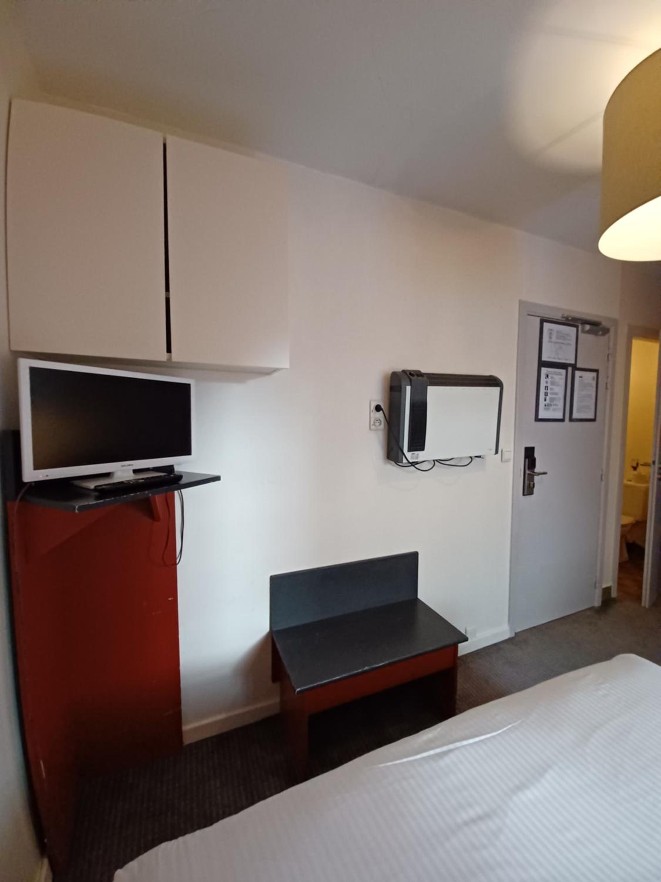 Standard Double Or Twin Room - Photo 23