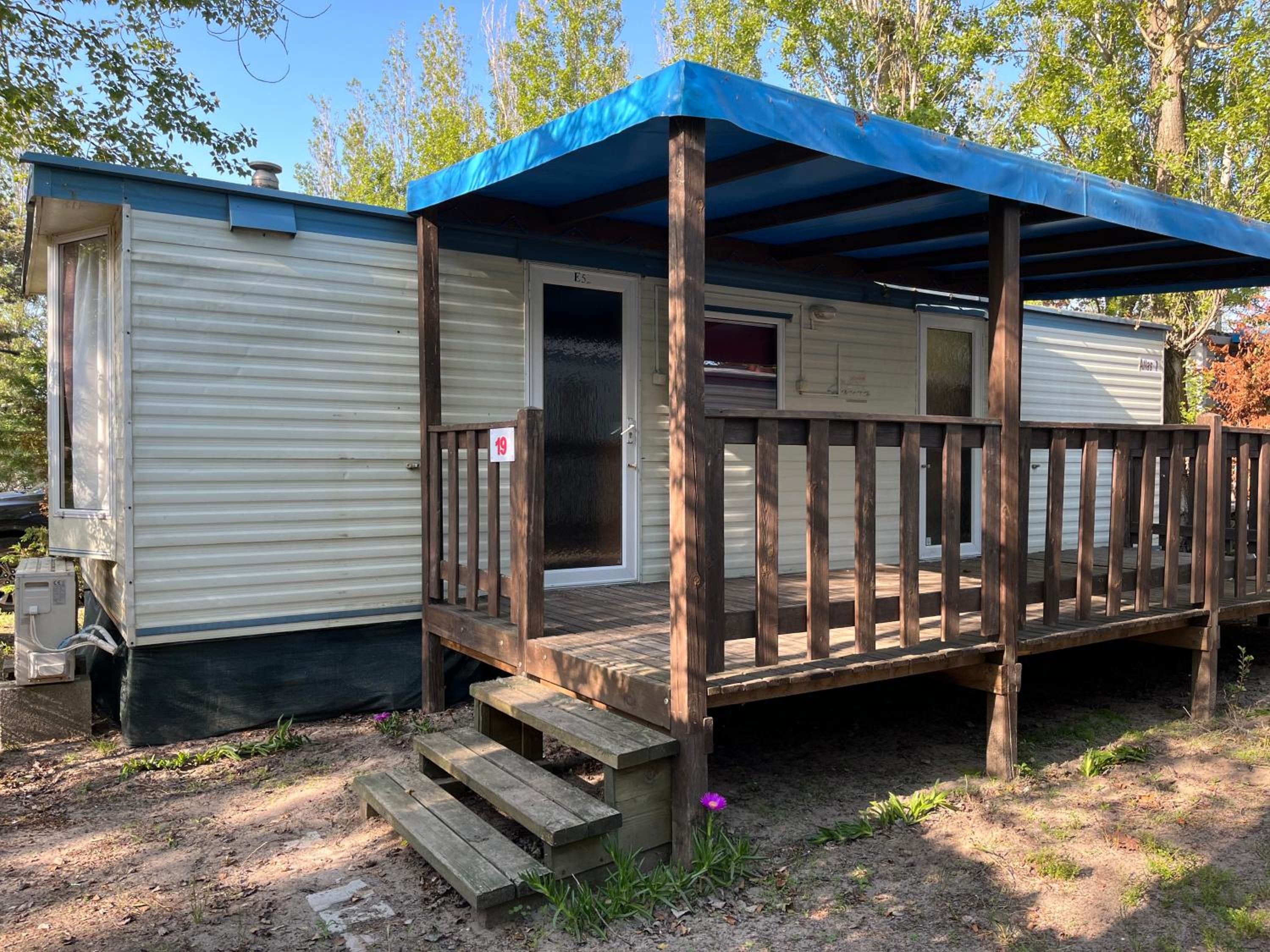 Mobile Home photo 2