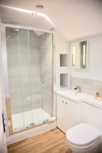 Standard King Room - Photo 12