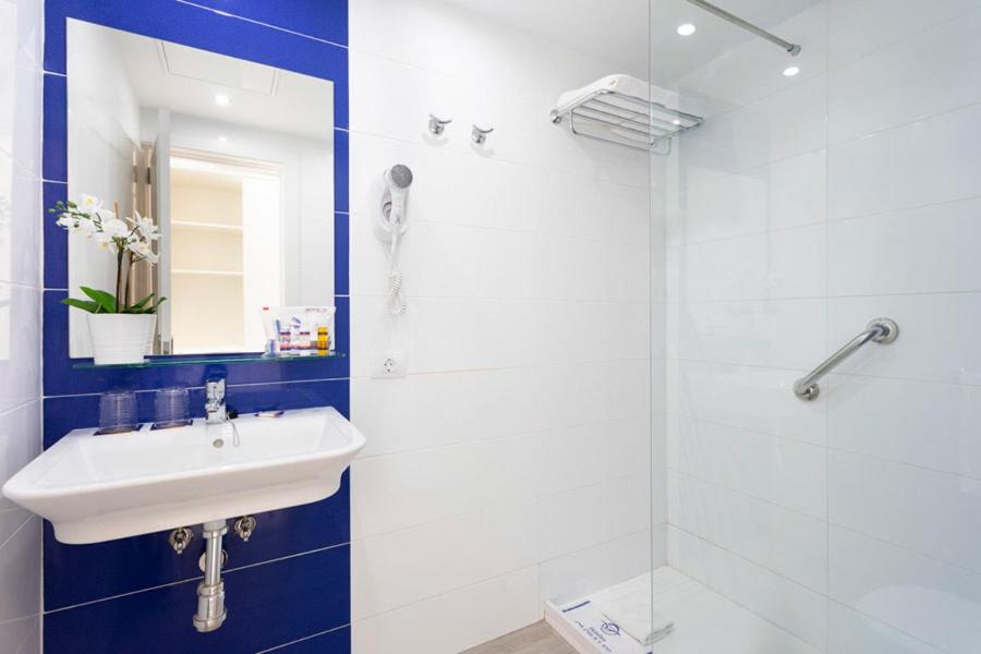 Double Room with Pool View (1 Adult) - Photo 4