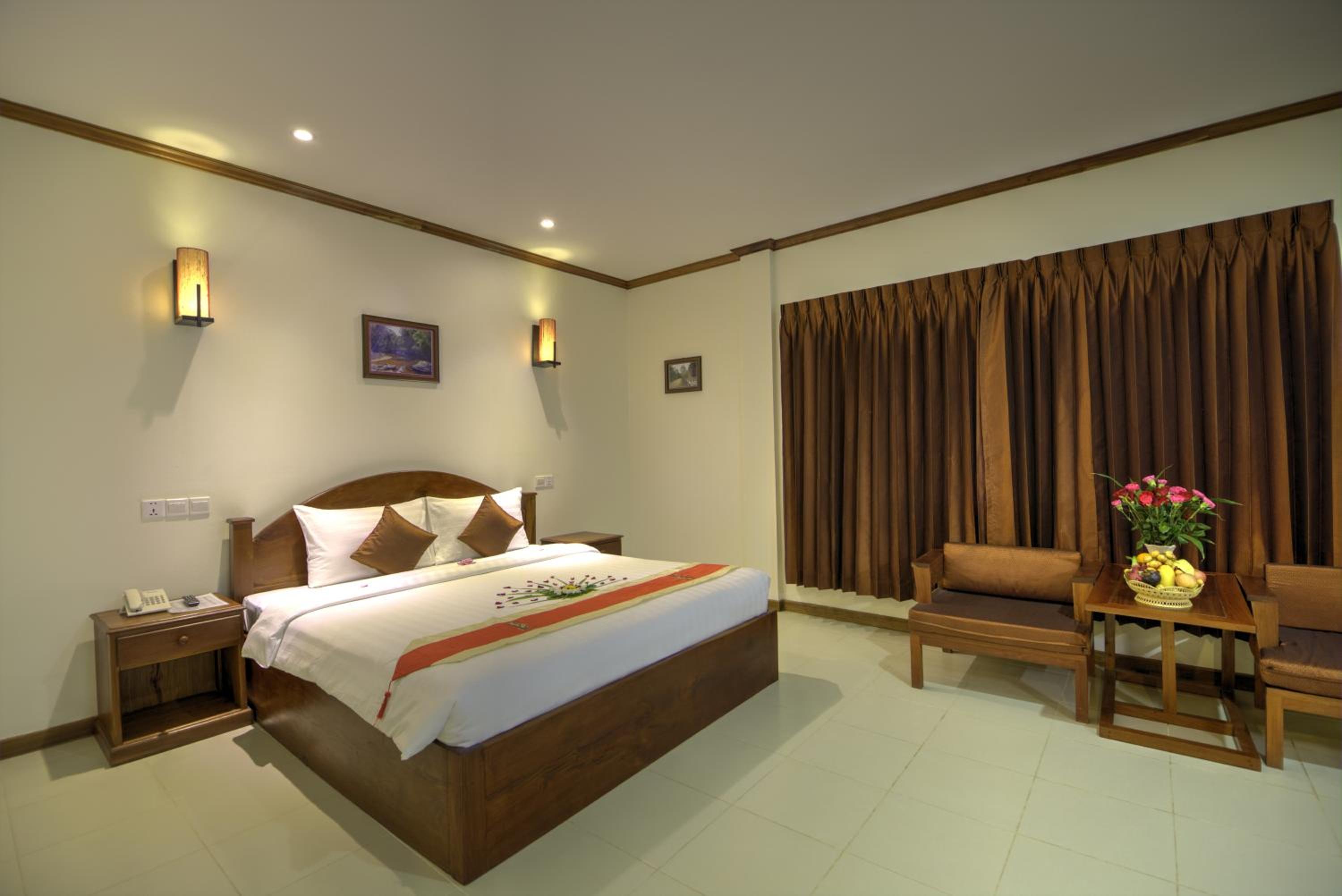 Deluxe Double Room (2 Adults + 1 Child) photo 2