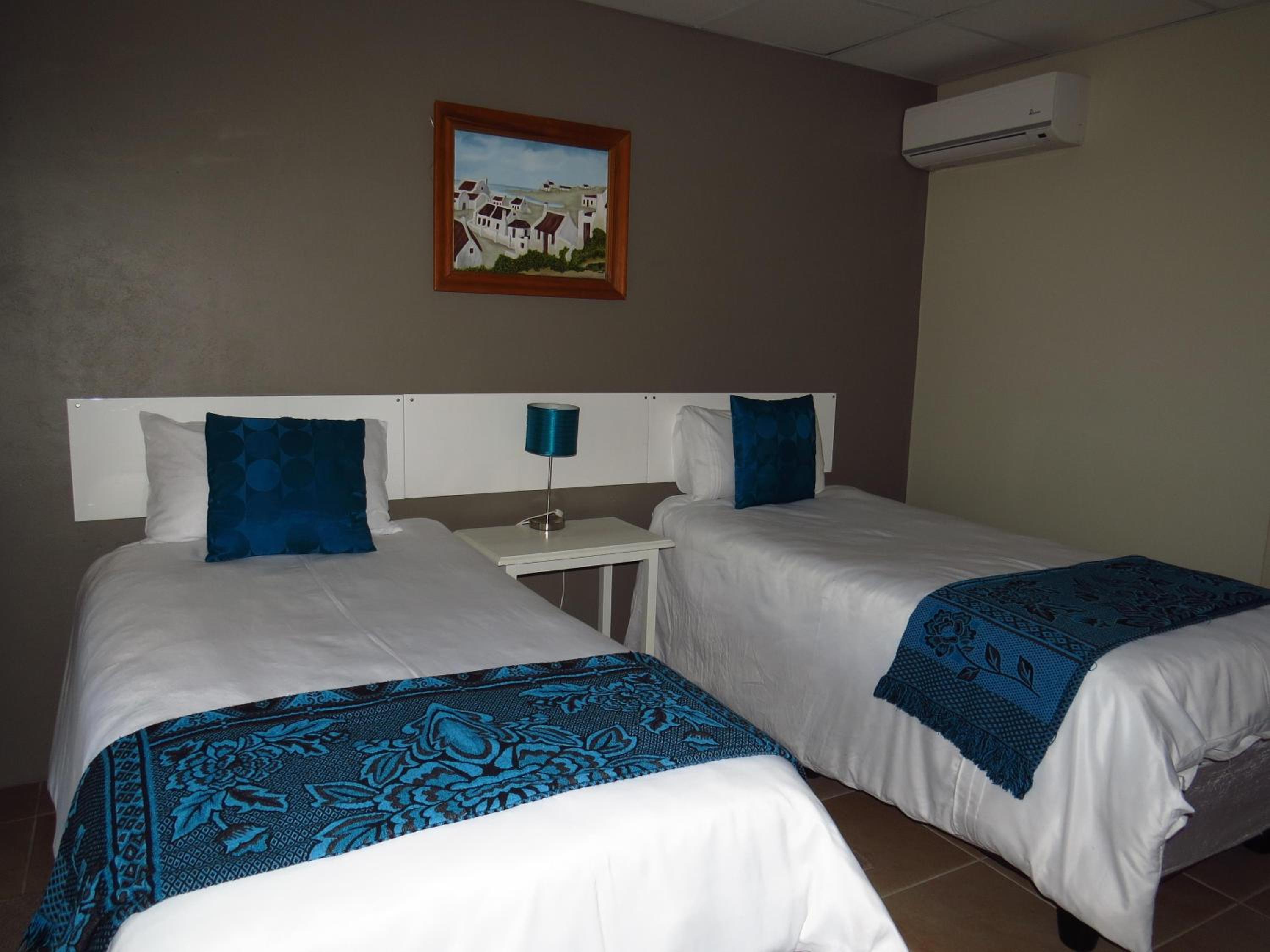 Standard Twin Room photo 2
