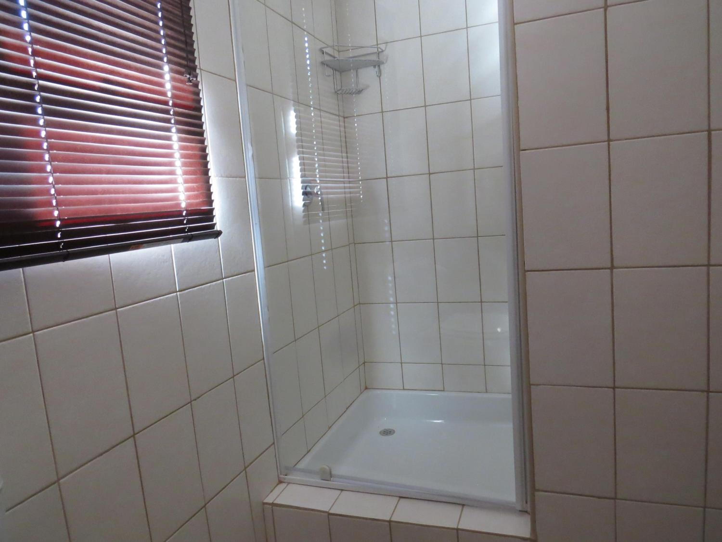 Standard Twin Room photo 2