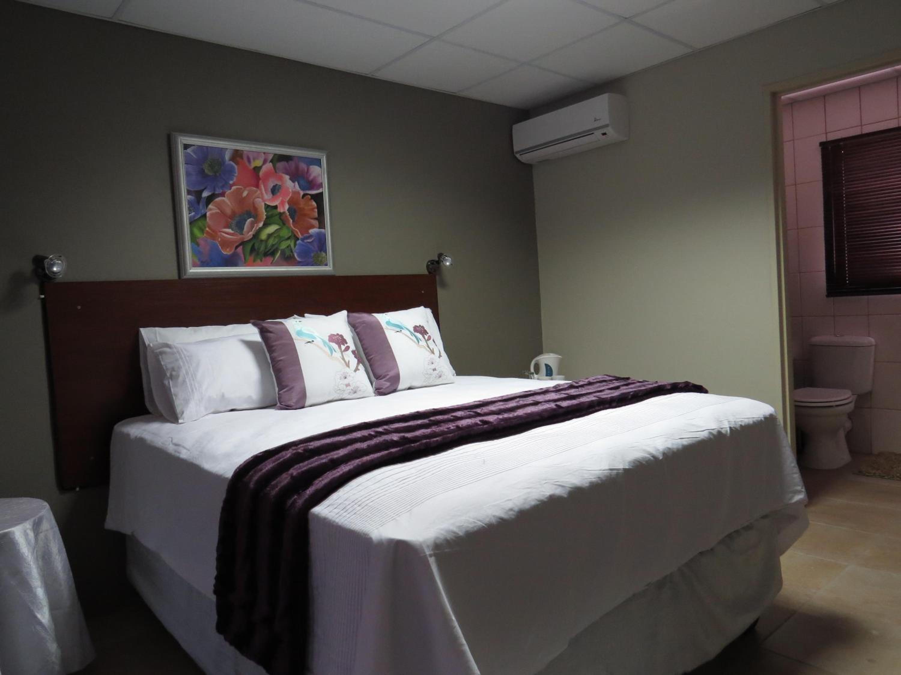 Deluxe Queen Room photo 2