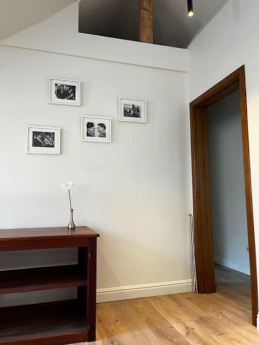 One-Bedroom Apartment photo 3