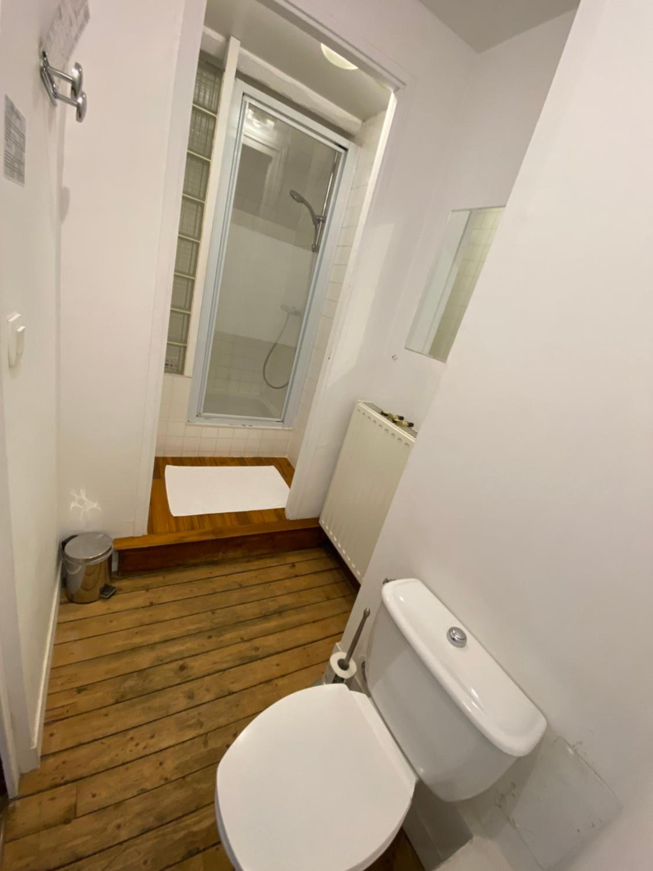 Double Room with Shared Bathroom photo 3