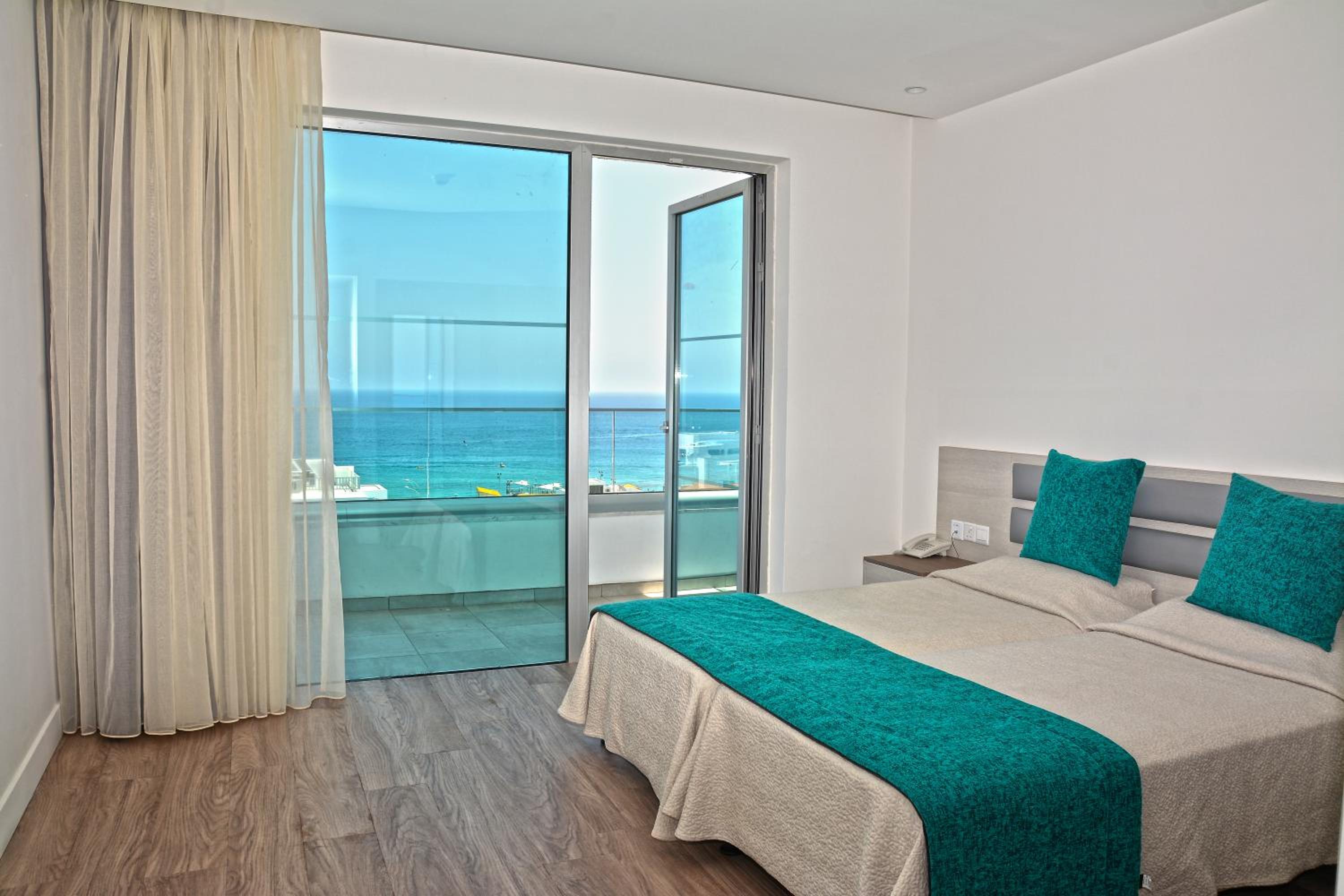 Family Room with Sea View photo 2