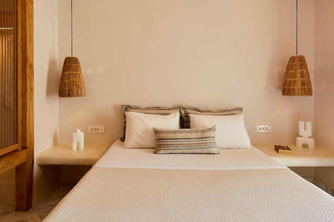 Standard Suite with Pool View - Photo 1