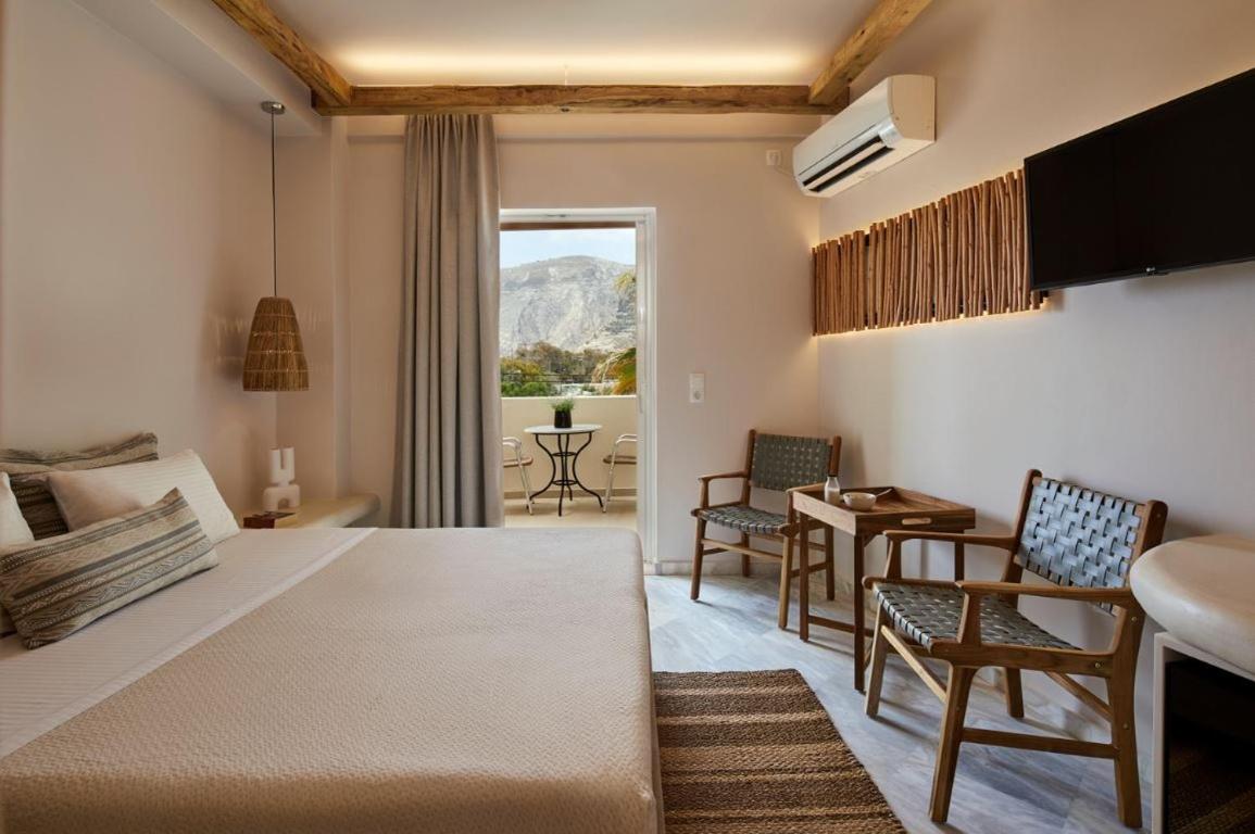 Standard Suite with Pool View - Photo 2