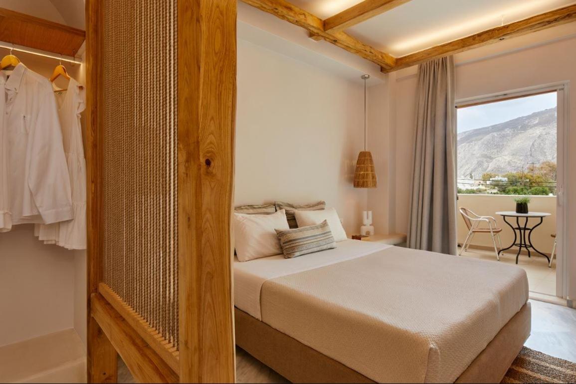 Standard Suite with Pool View - Photo 10