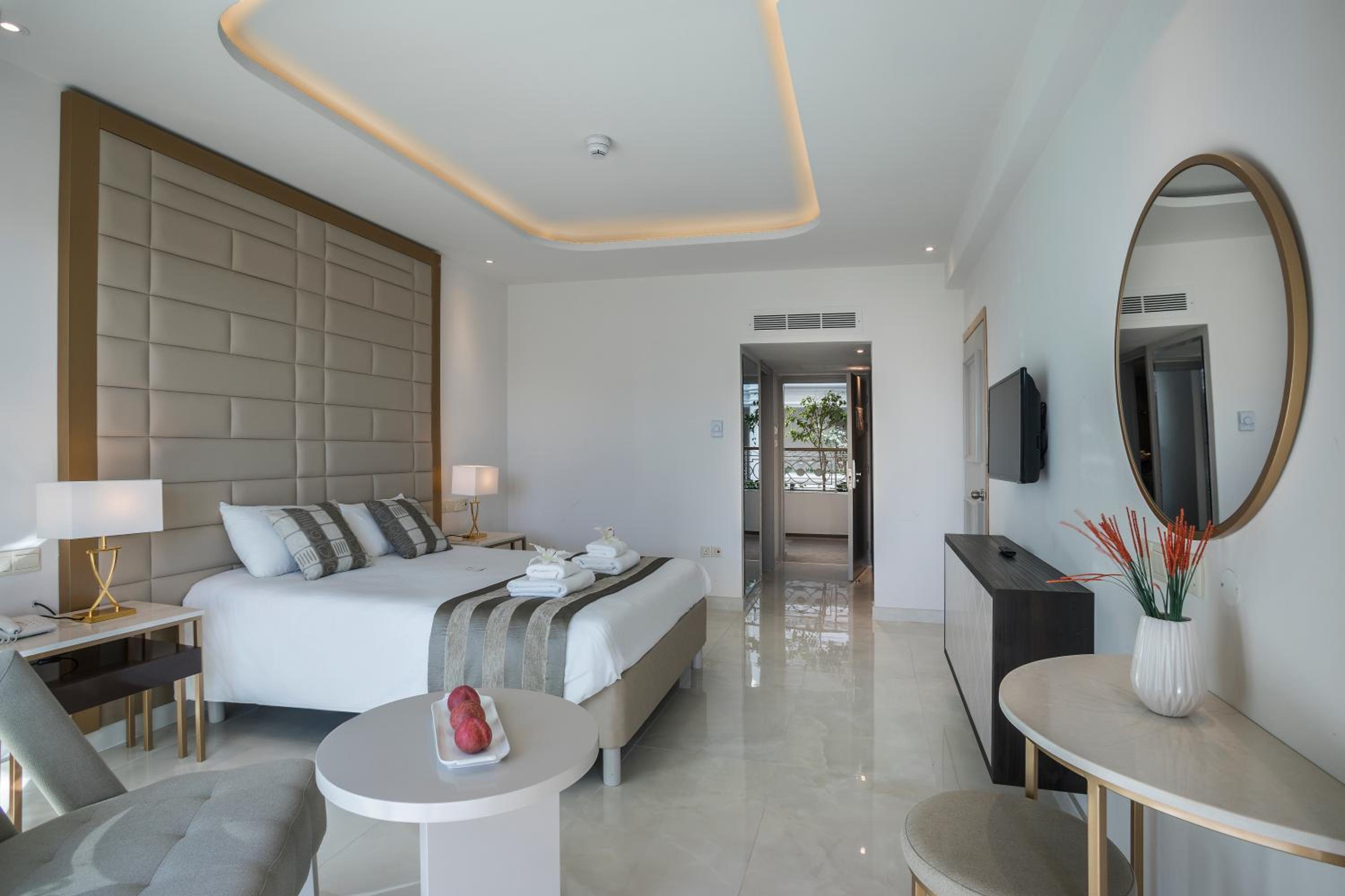 Double or Twin Room with Front Sea View