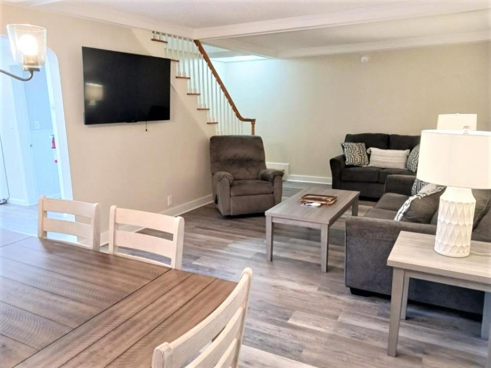 Three-Bedroom House photo 2