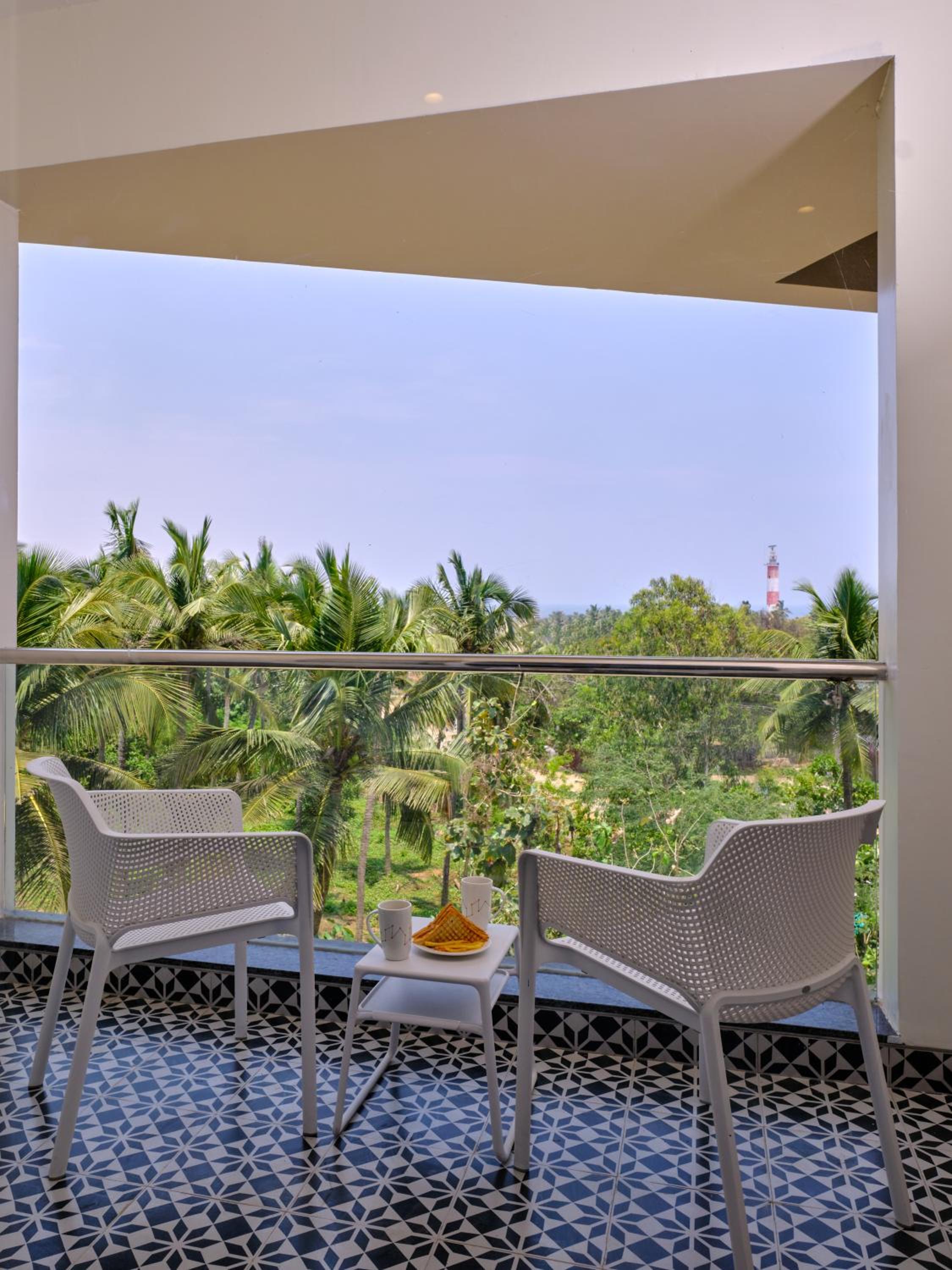 Deluxe Double Room (2 Adults + 1 Child)  (with 15% discount on Laundry Service,Welcome drink upon arrival,Happy Hours 11 am to 11 pm,Upgrade to deluxe/premium category,surprise gift upon check out and dinner with mocktail/beer for couple during the day) - Photo 2
