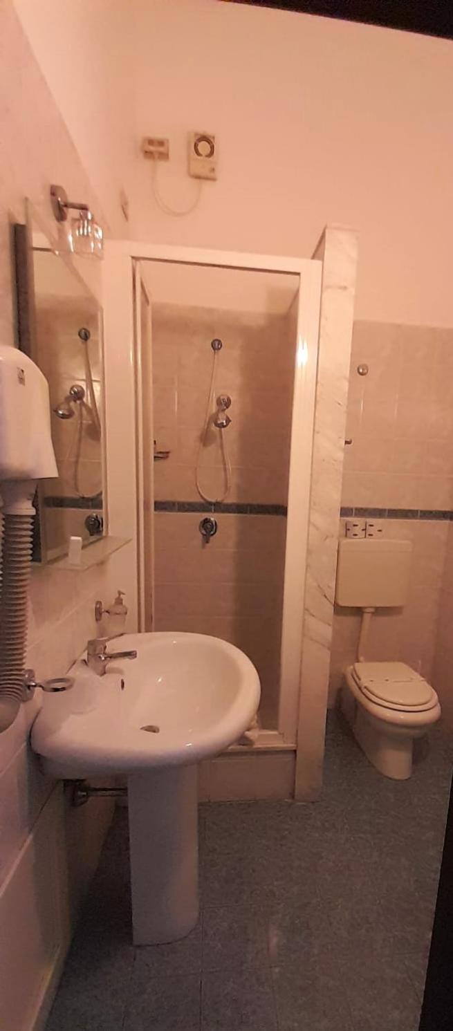 Budget Double or Twin Room - Photo 4
