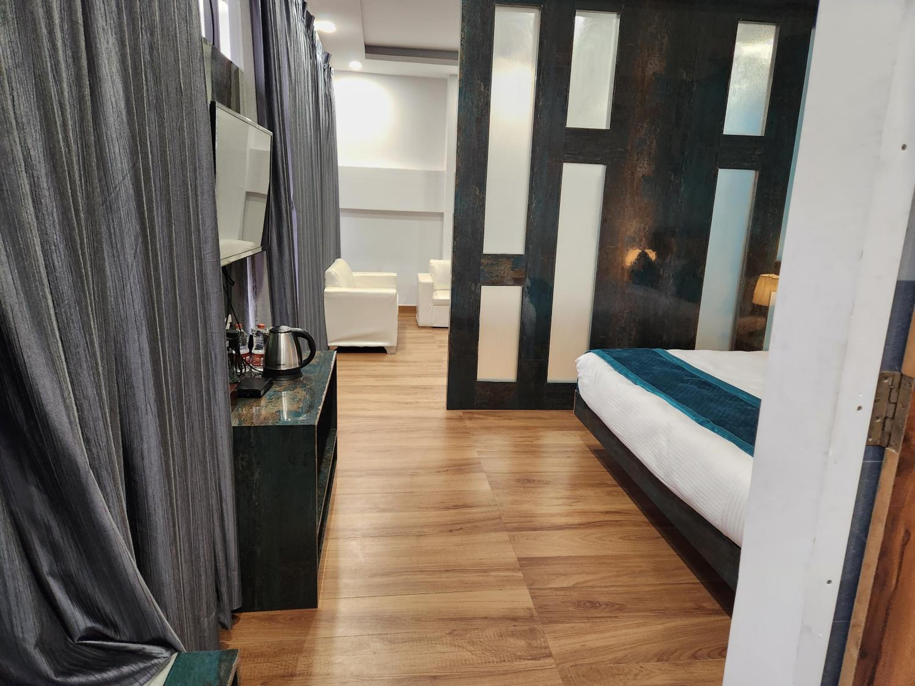 Double Room - Photo 13