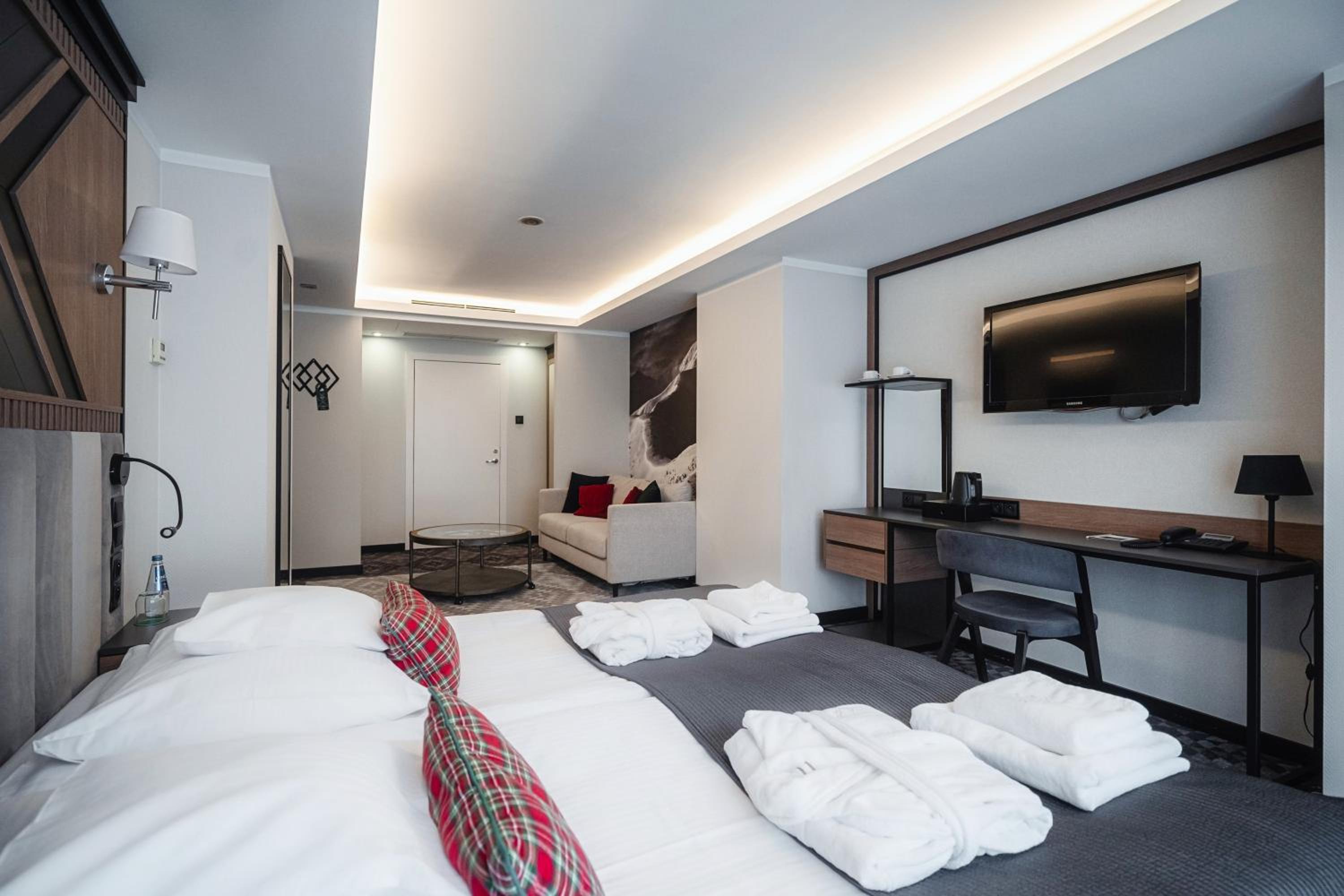 Standard Double Room with King size bed - Photo 5