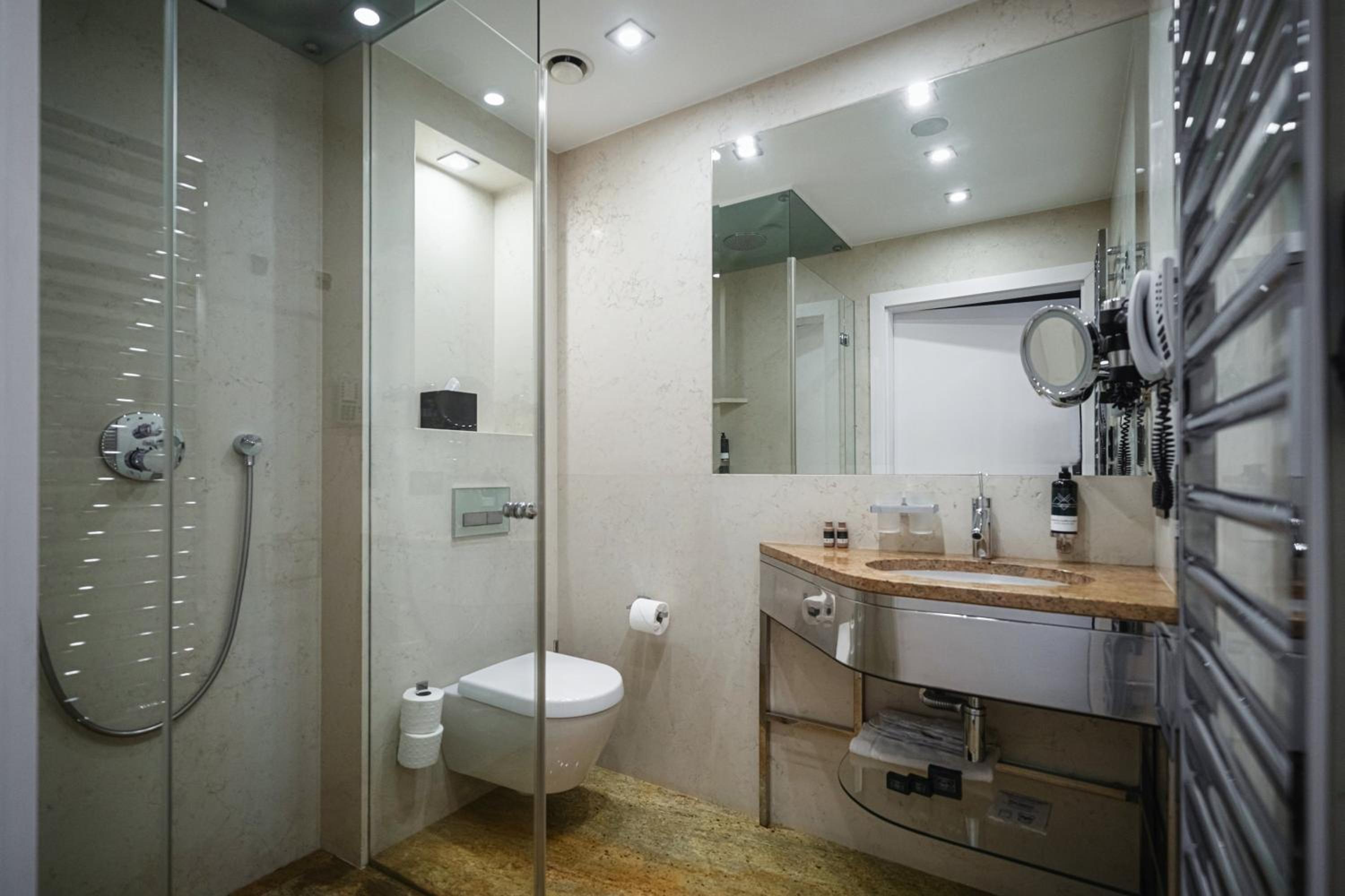 Standard Double Room with King size bed - Photo 6