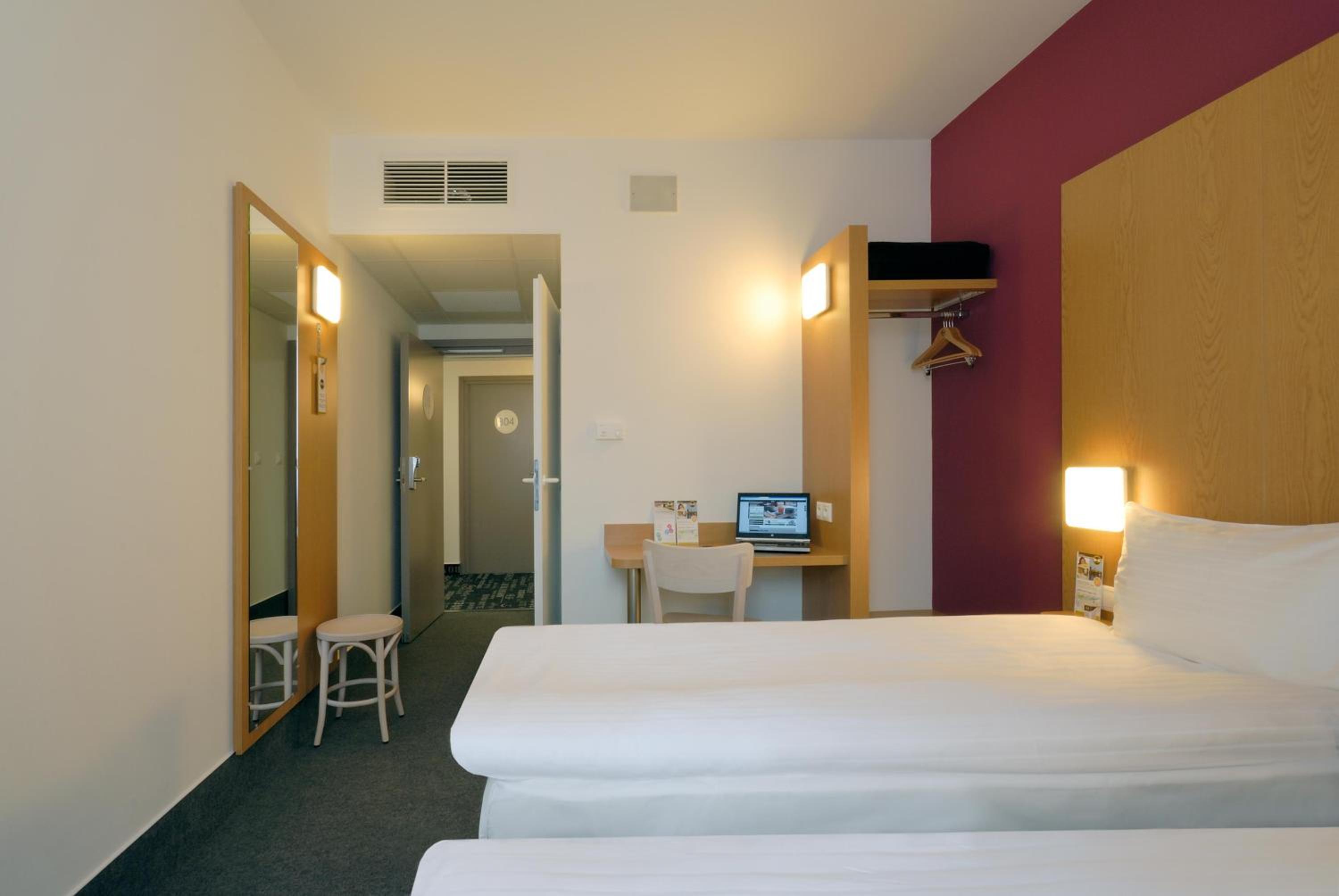 Twin Room - Non-Smoking