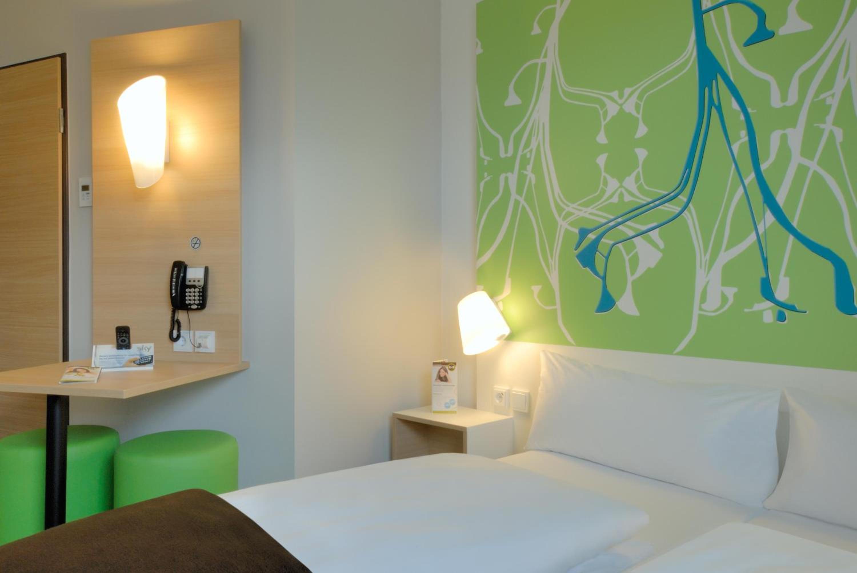 Twin Room - Photo 2