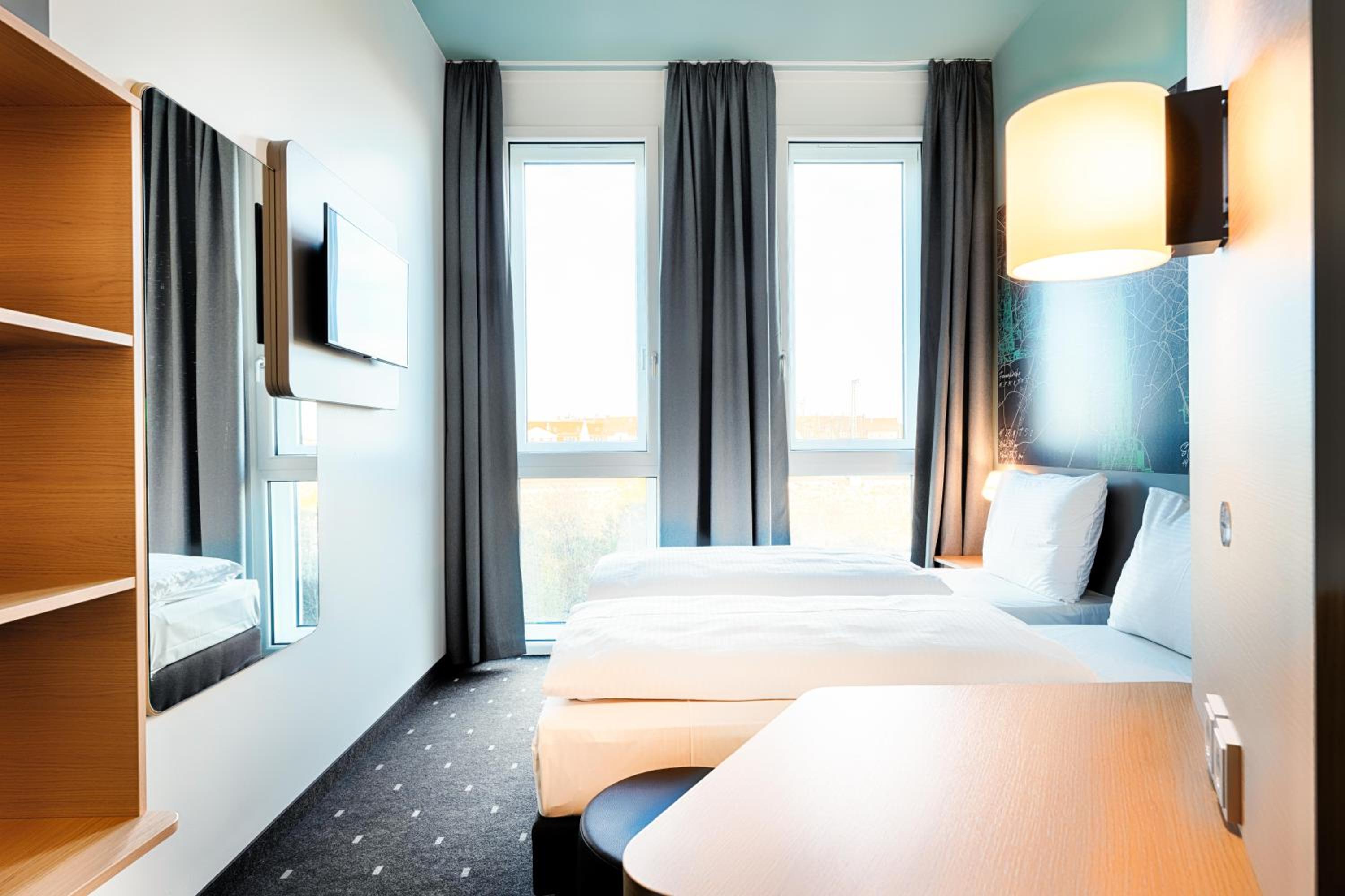 Twin Room - Photo 2