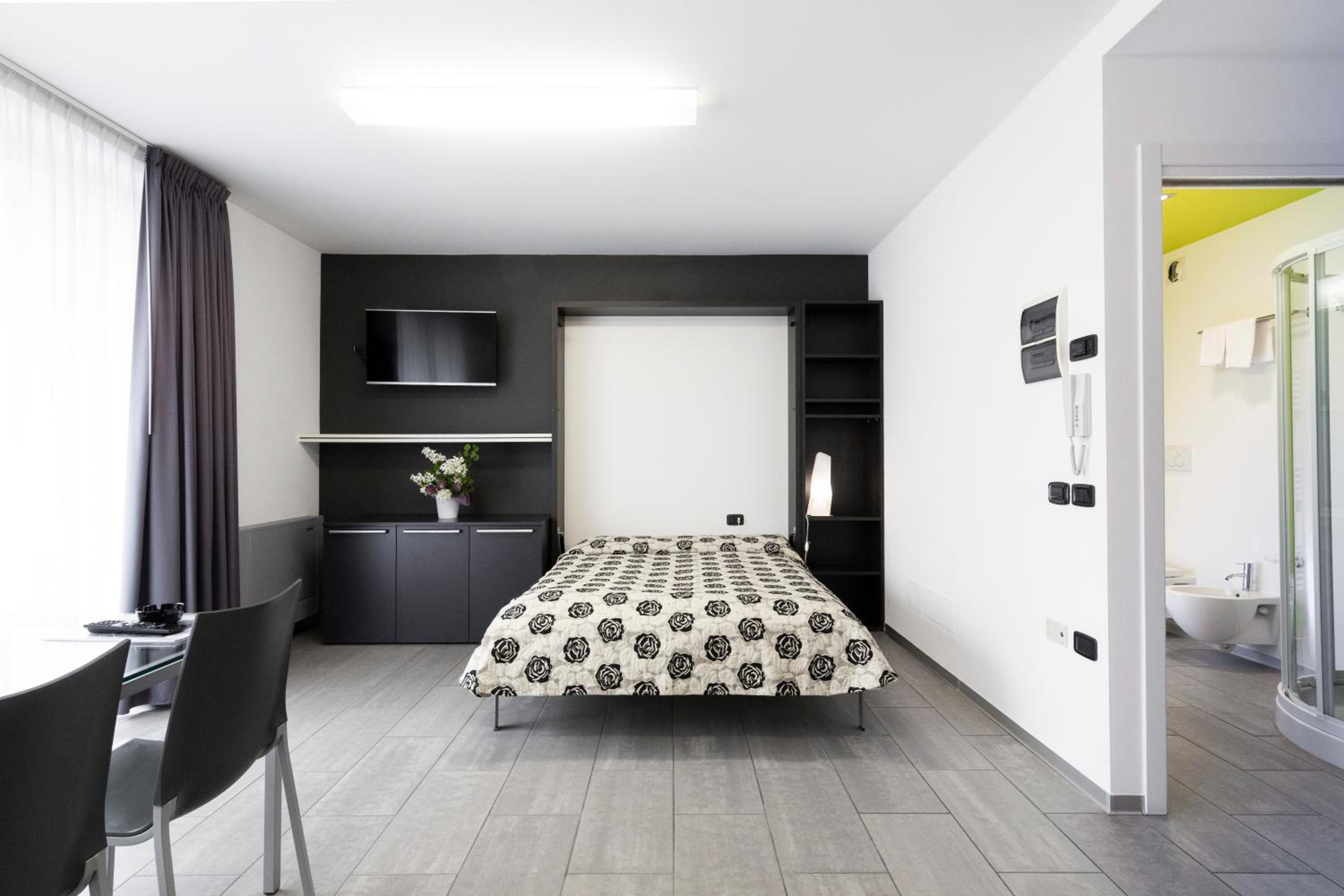 Studio Apartment photo 1