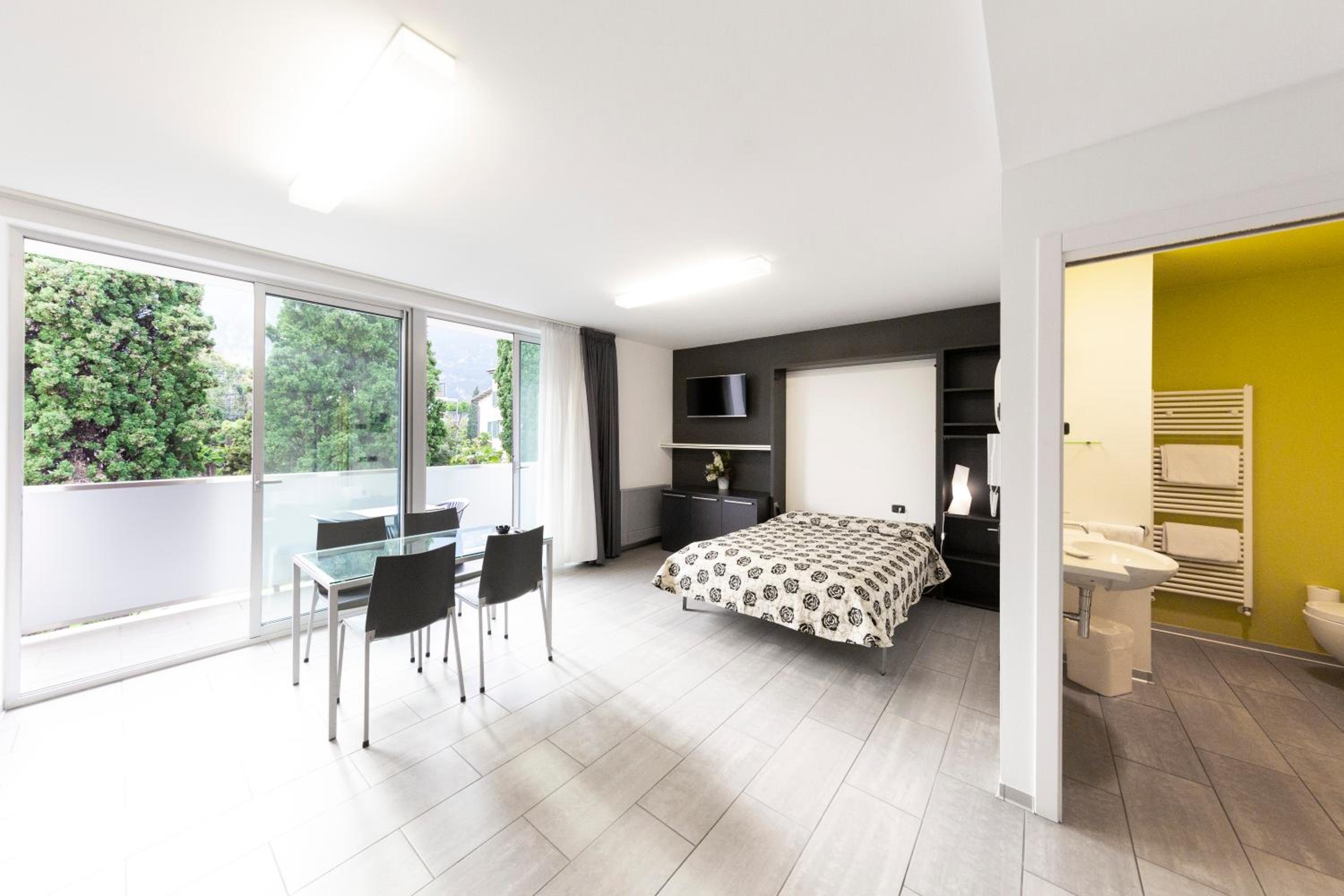 Studio Apartment photo 3
