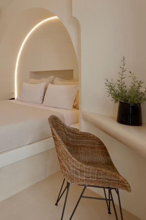 Standard Suite with Pool View - Photo 4