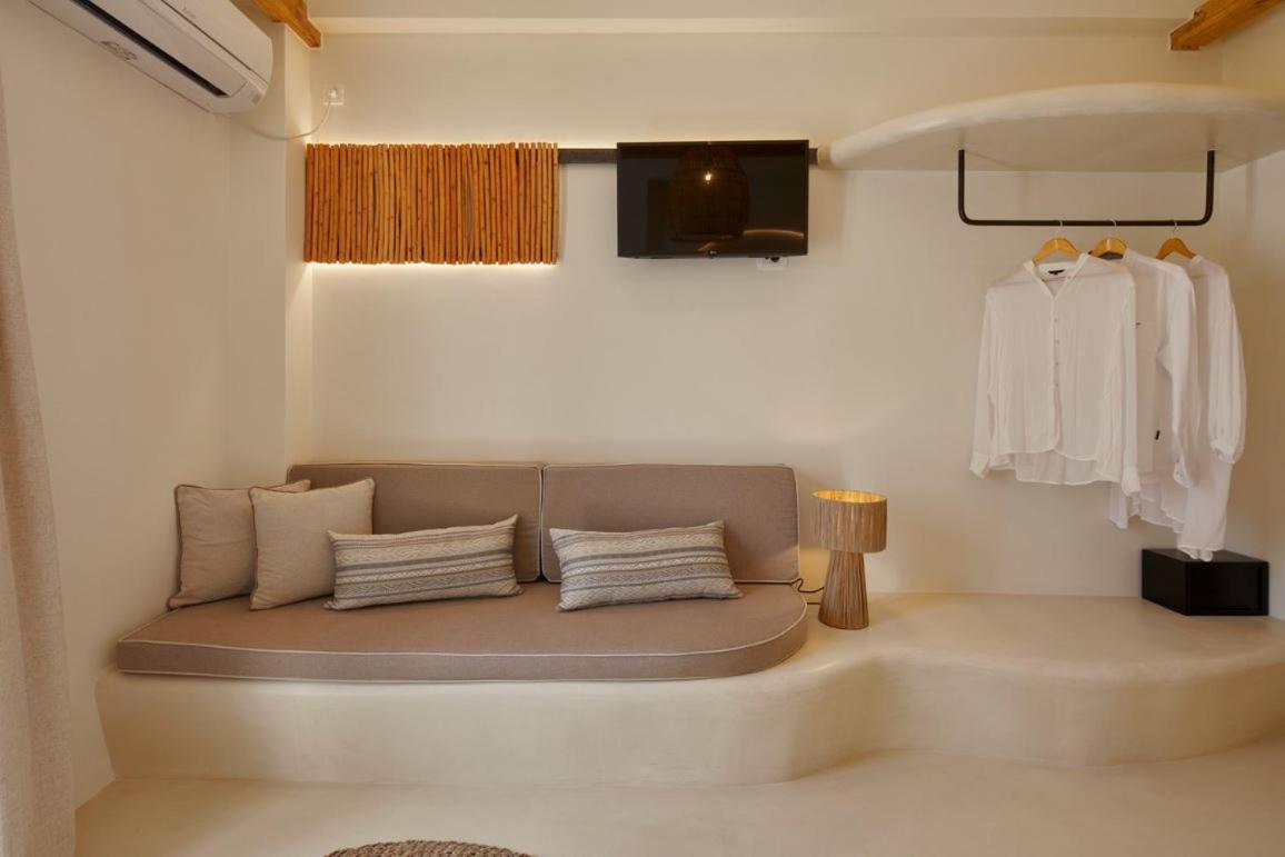 Standard Suite with Pool View - Photo 3
