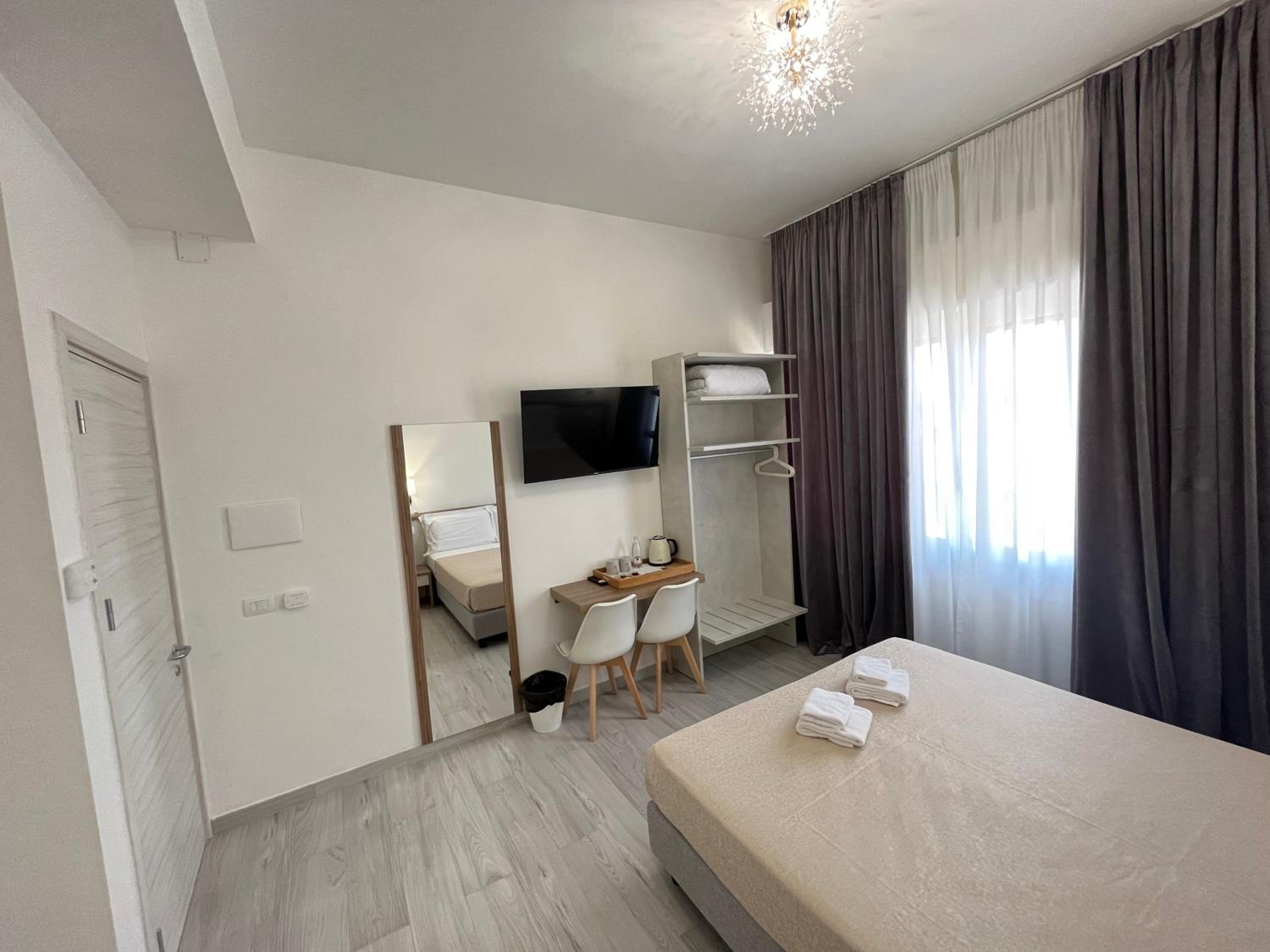 Deluxe Double or Twin Room with City View photo 3