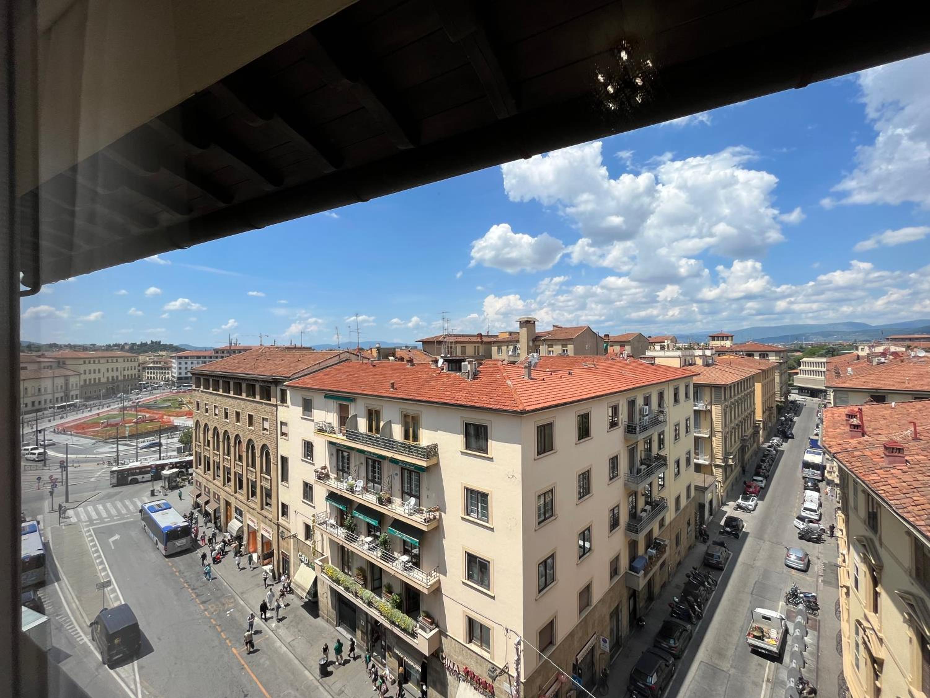 Deluxe Double or Twin Room with City View photo 2