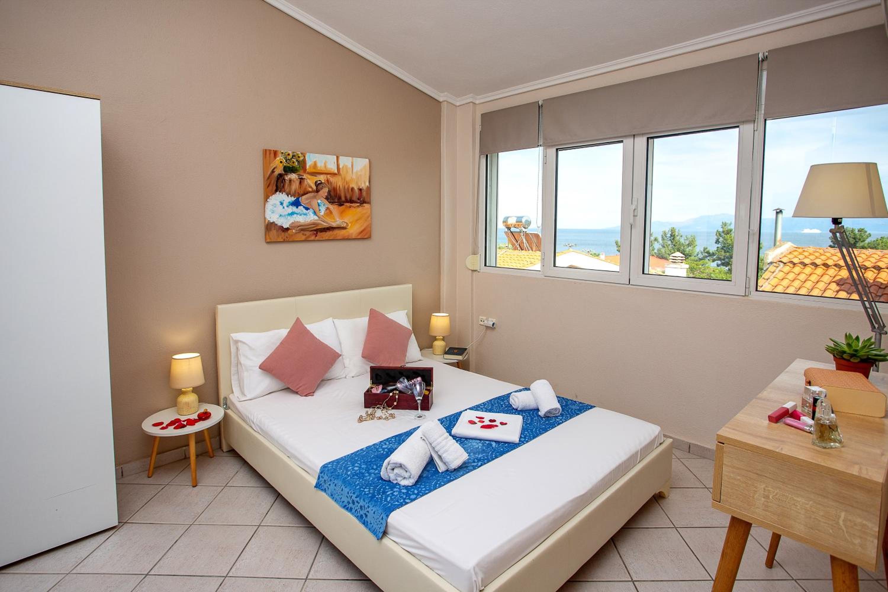 Three-Bedroom Villa photo 1