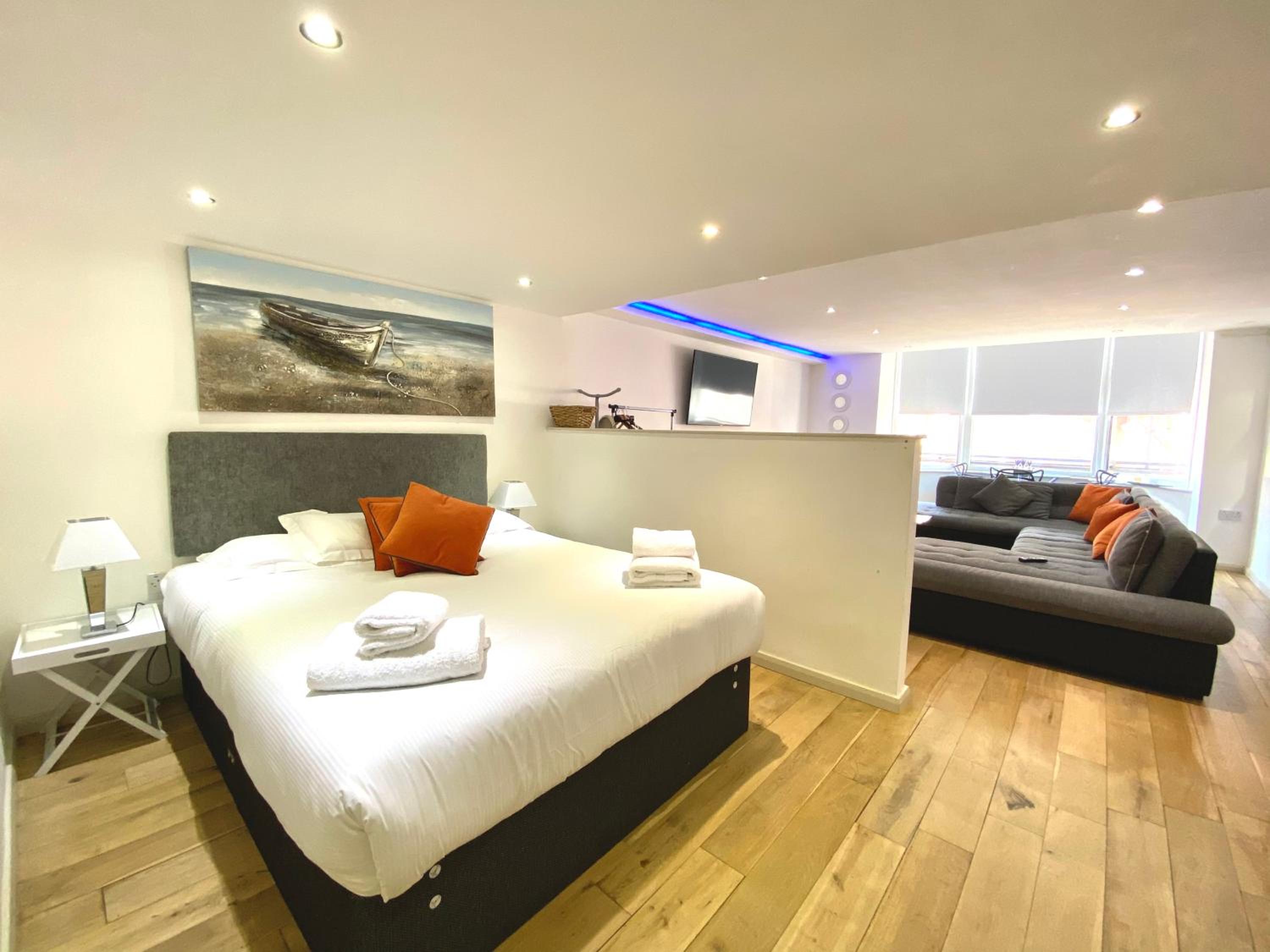 Studio Apartment - Photo 3