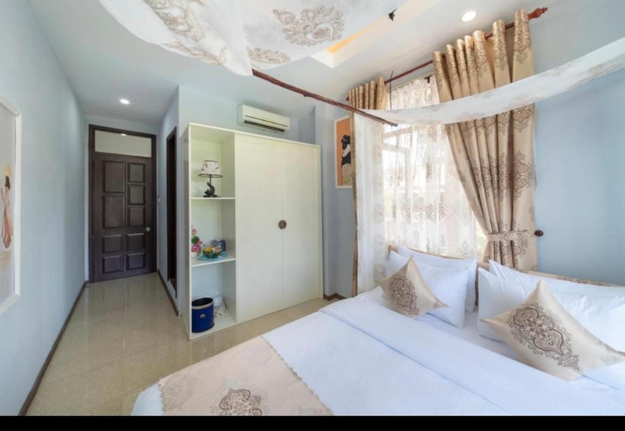 Villa with Private Pool - Photo 1