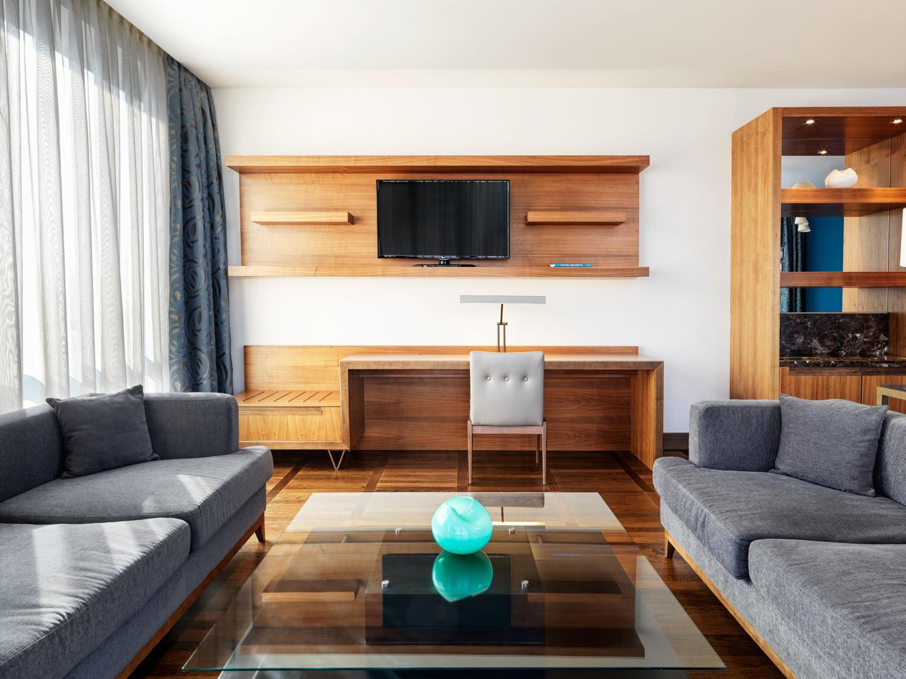 Park Suite - Photo 1