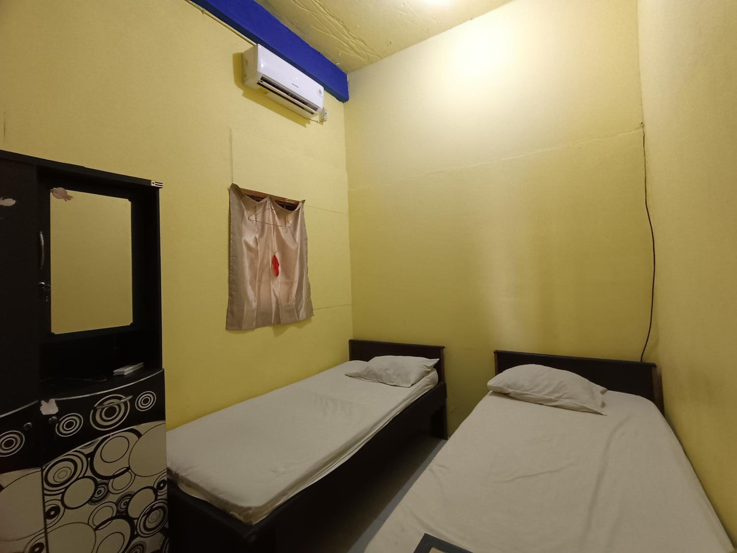 Standard Twin Room - Photo 3