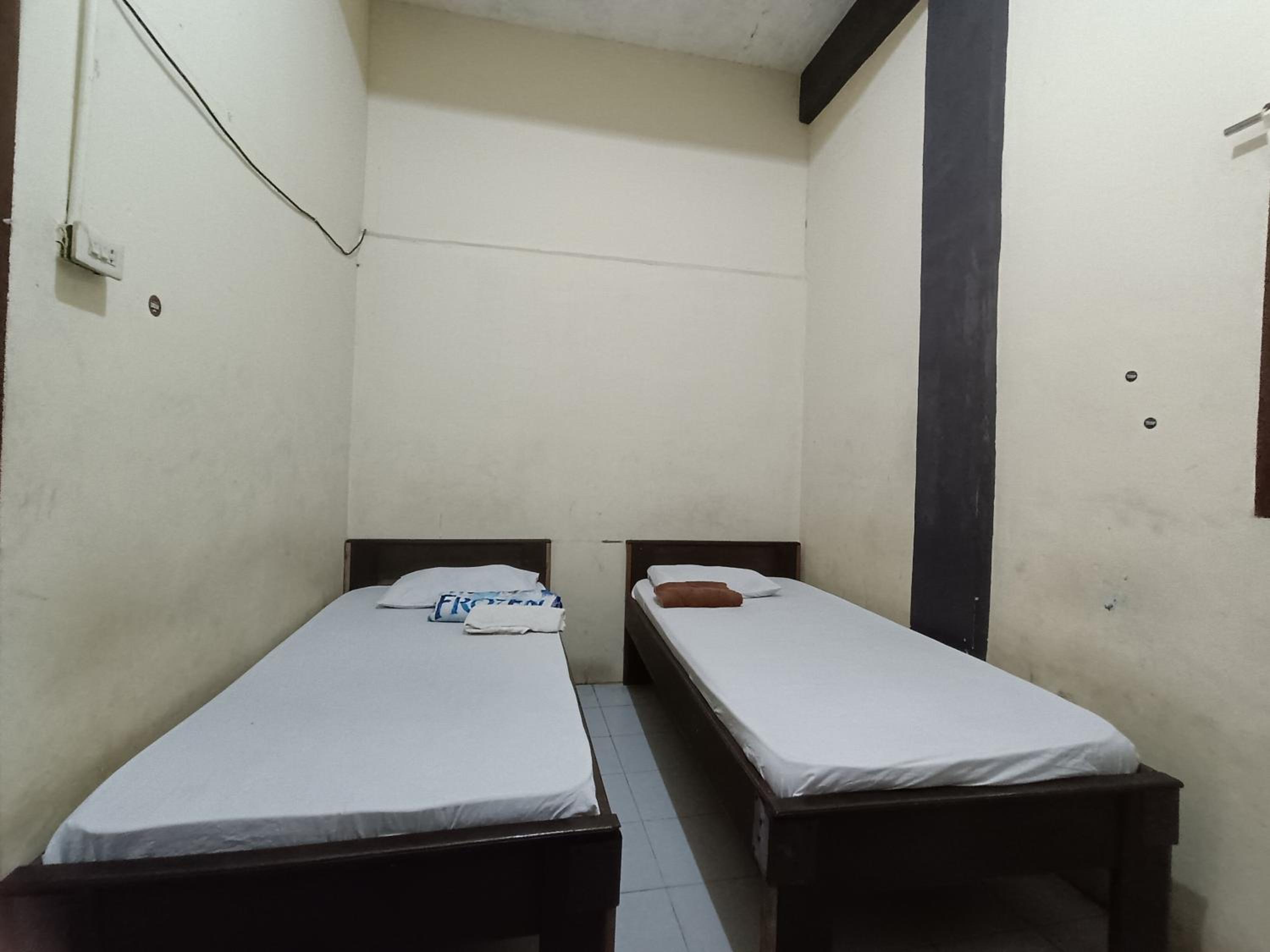 Standard Twin Room - Photo 6