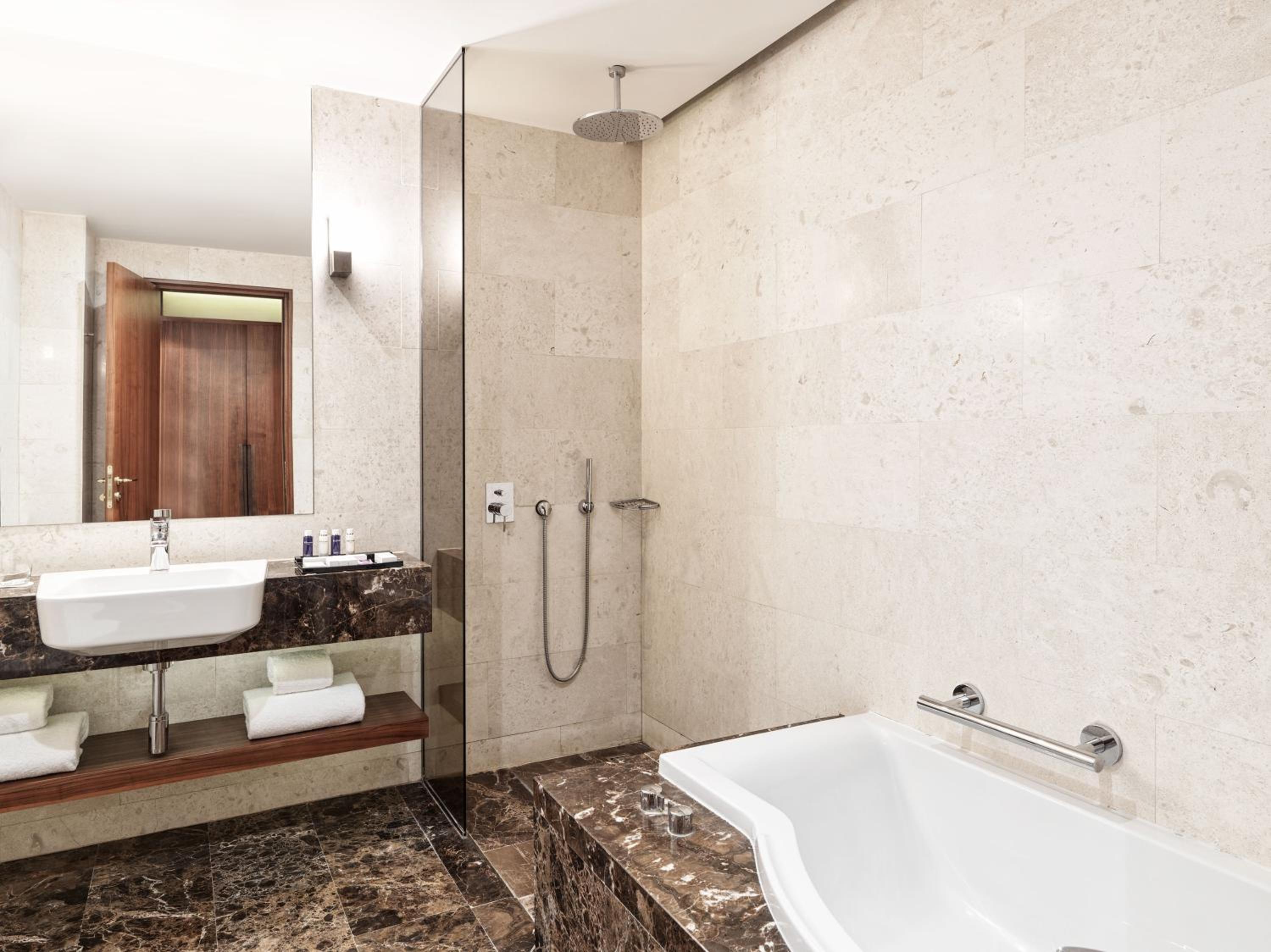 Park Suite - Photo 4