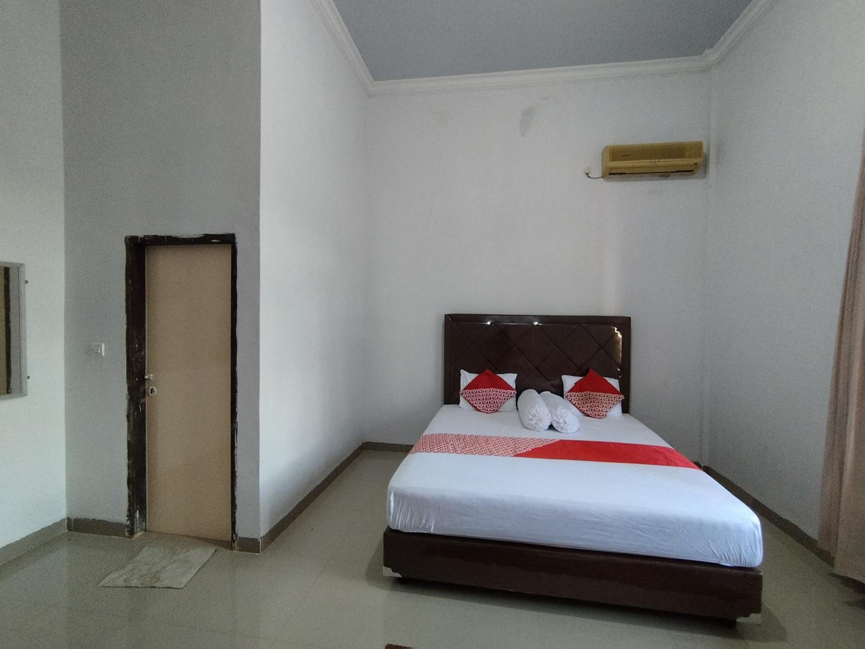 Deluxe King Room photo 1
