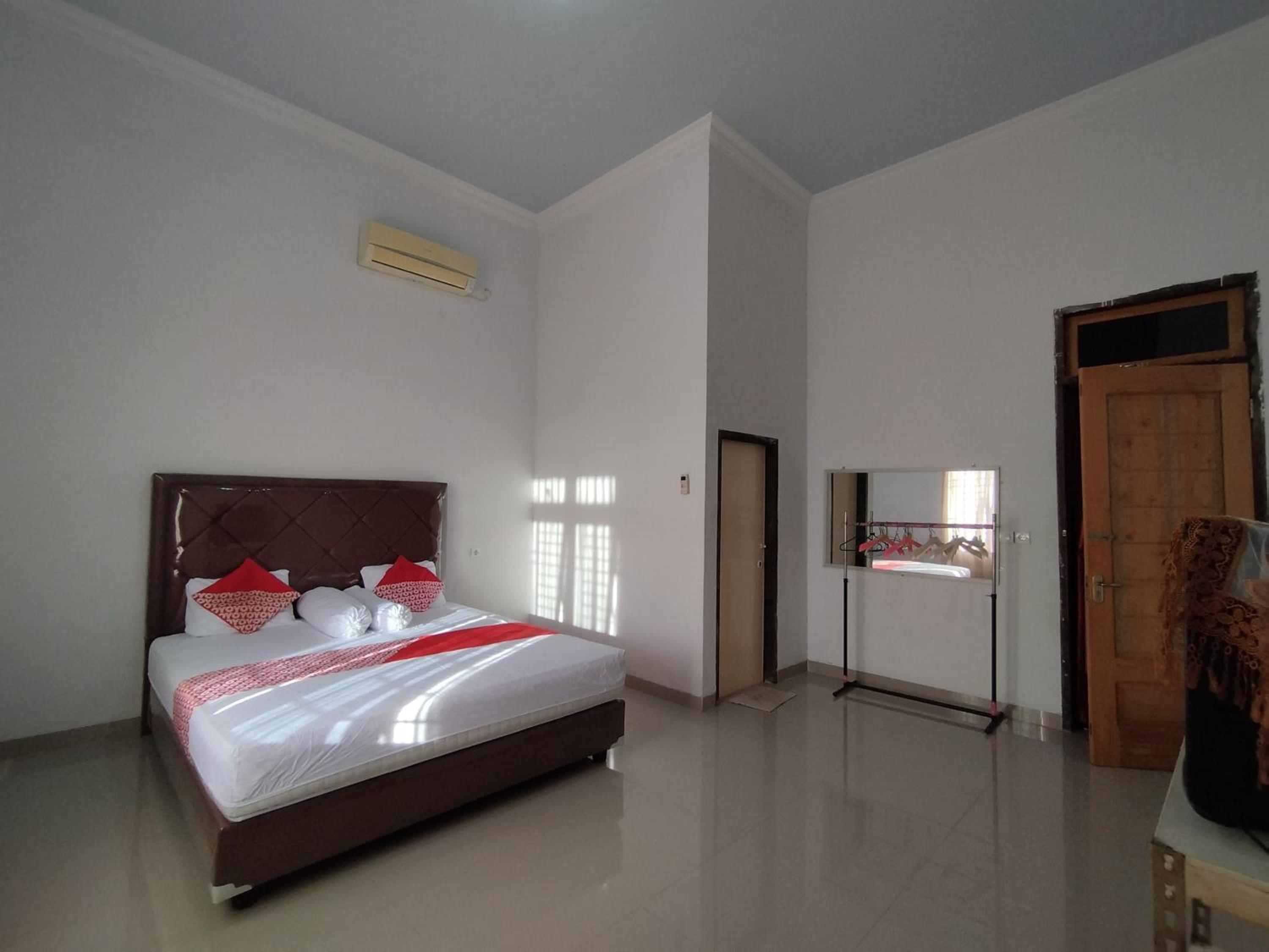 Deluxe King Room photo 2