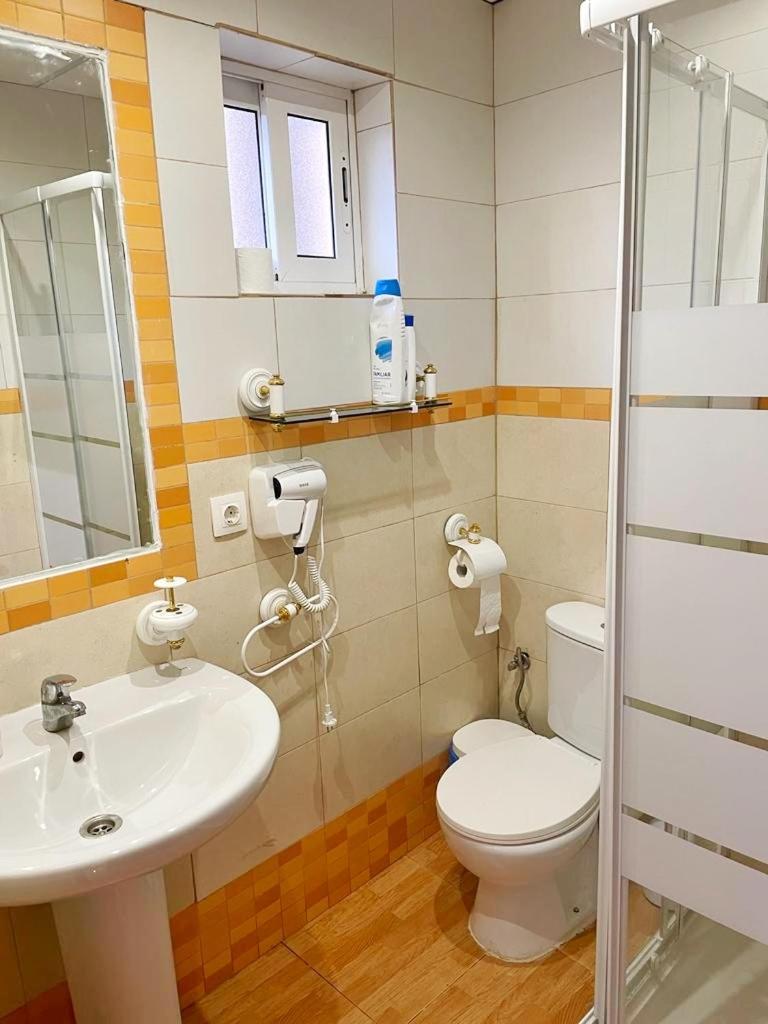 Double Room with Private Bathroom photo 2