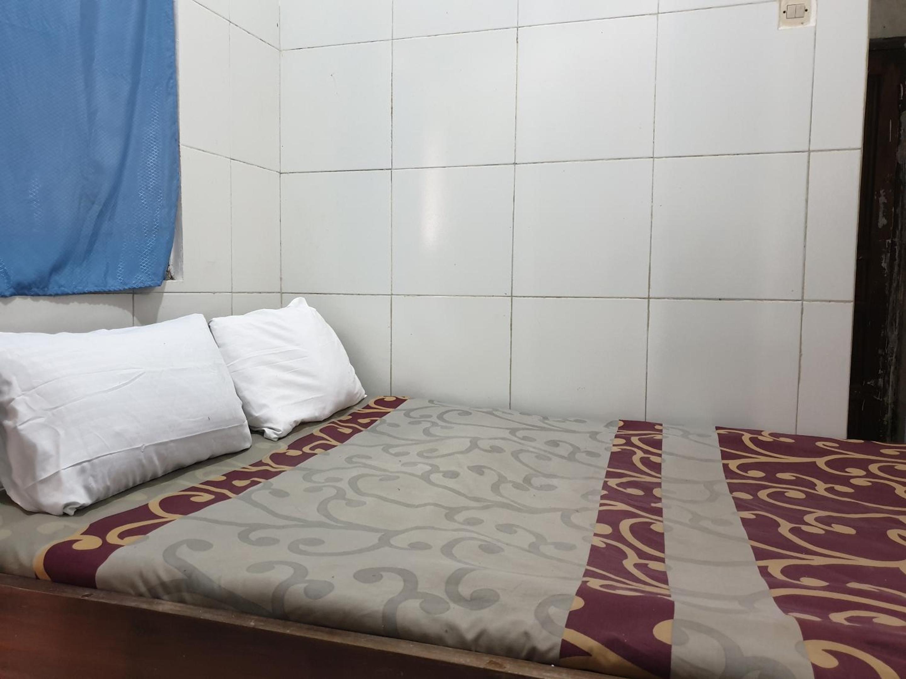 Budget Double Room photo 2