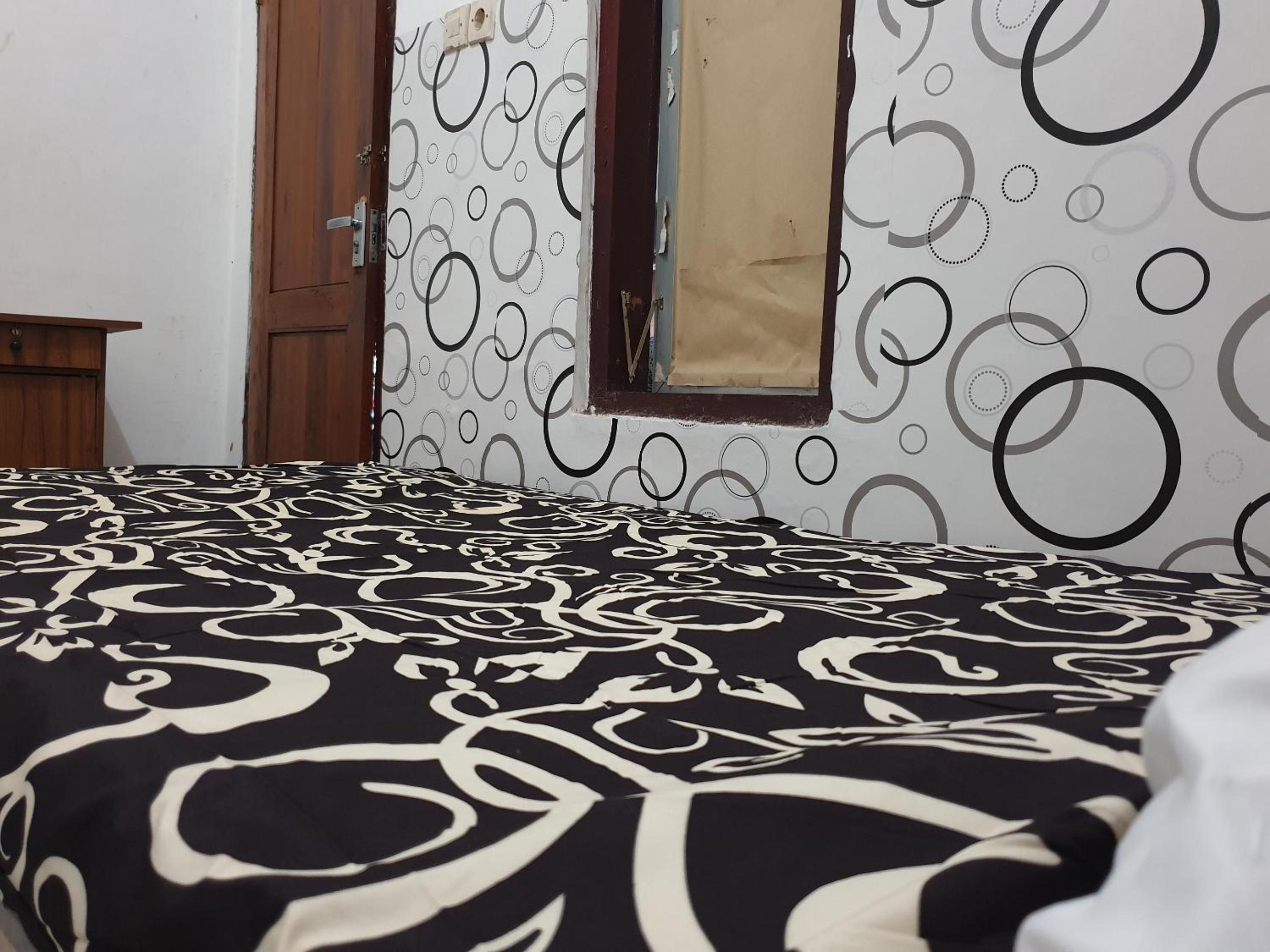 Budget Double Room photo 3
