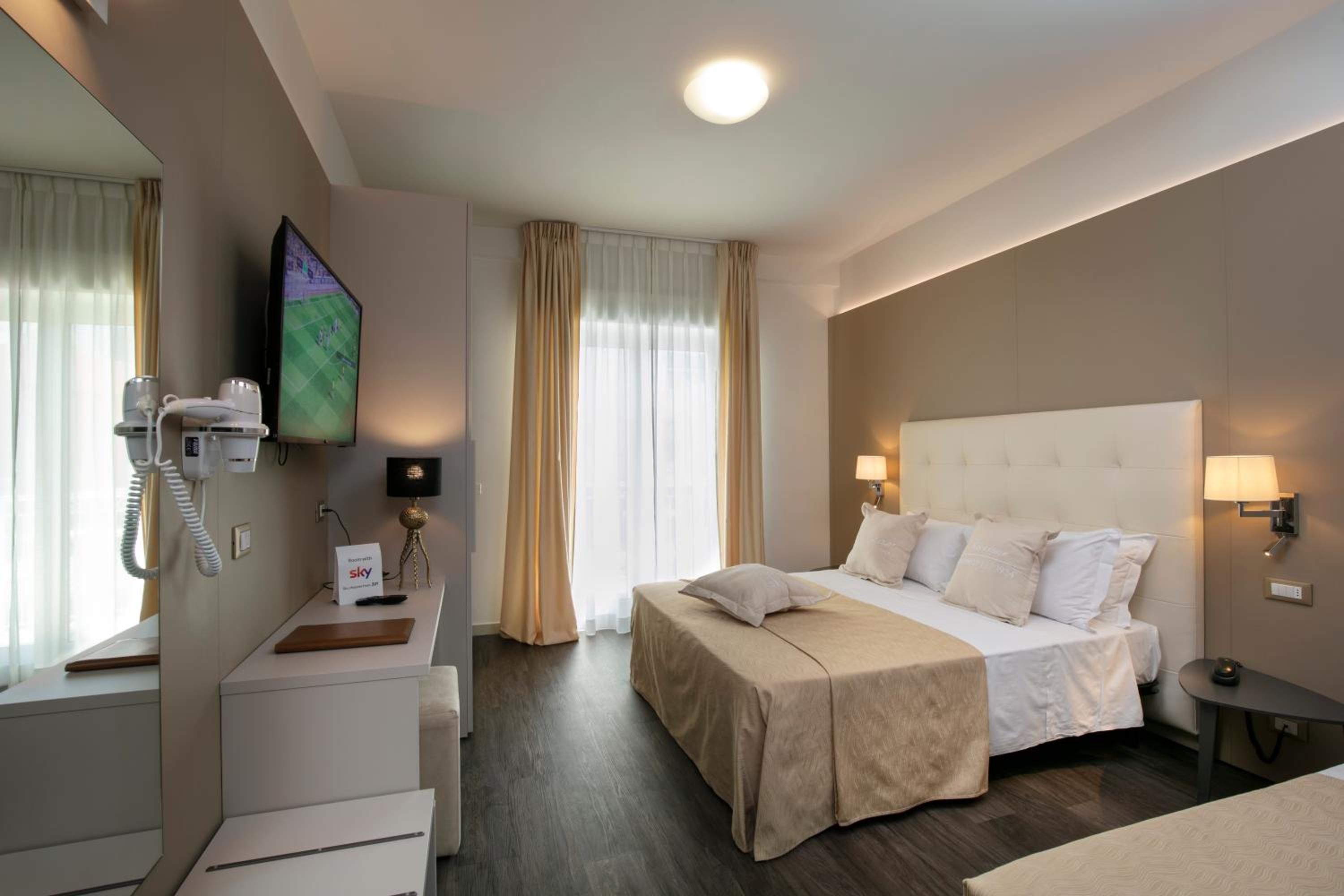 Triple Room with Partial Sea View