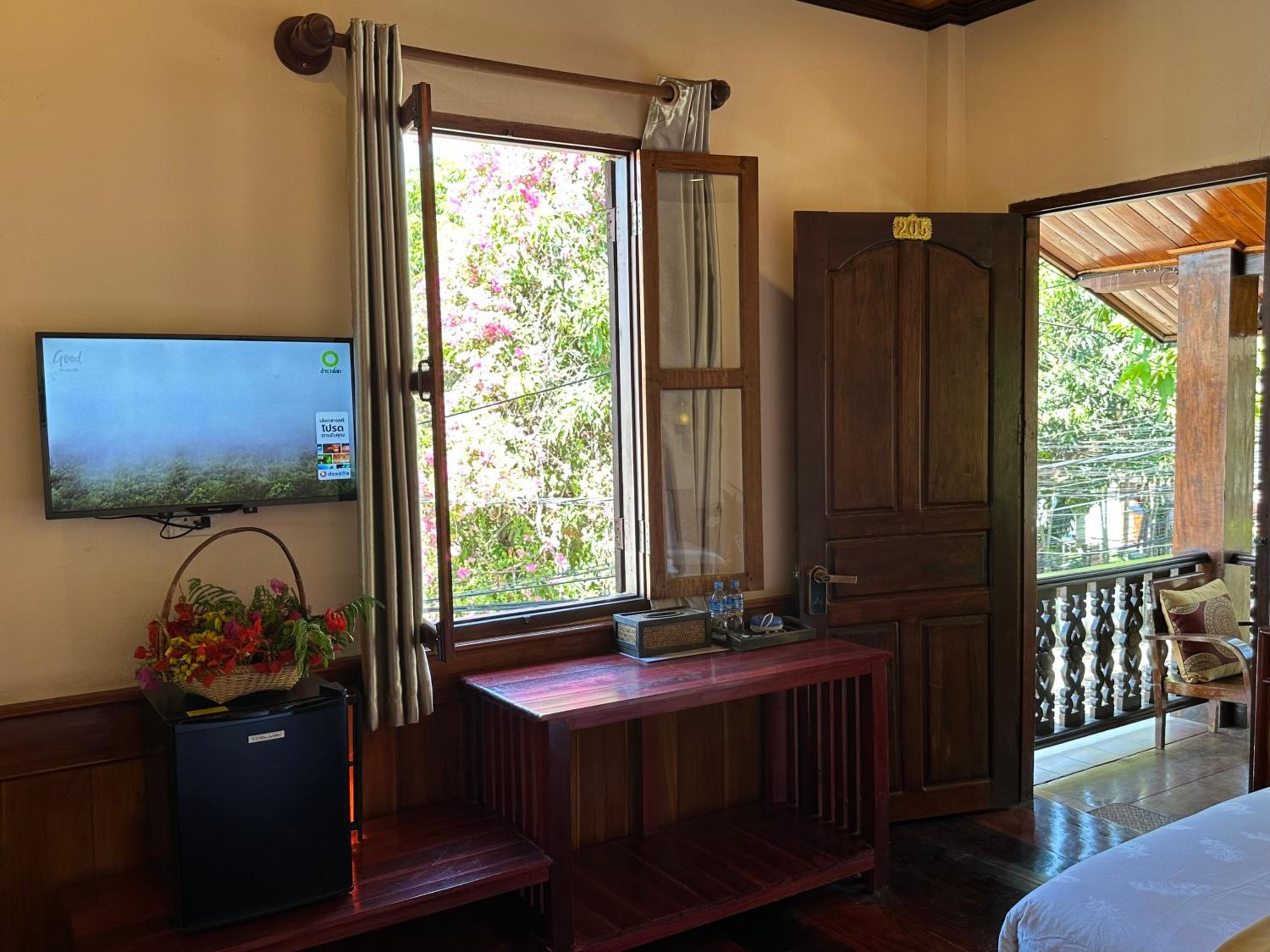 Deluxe Twin Room - Photo 21