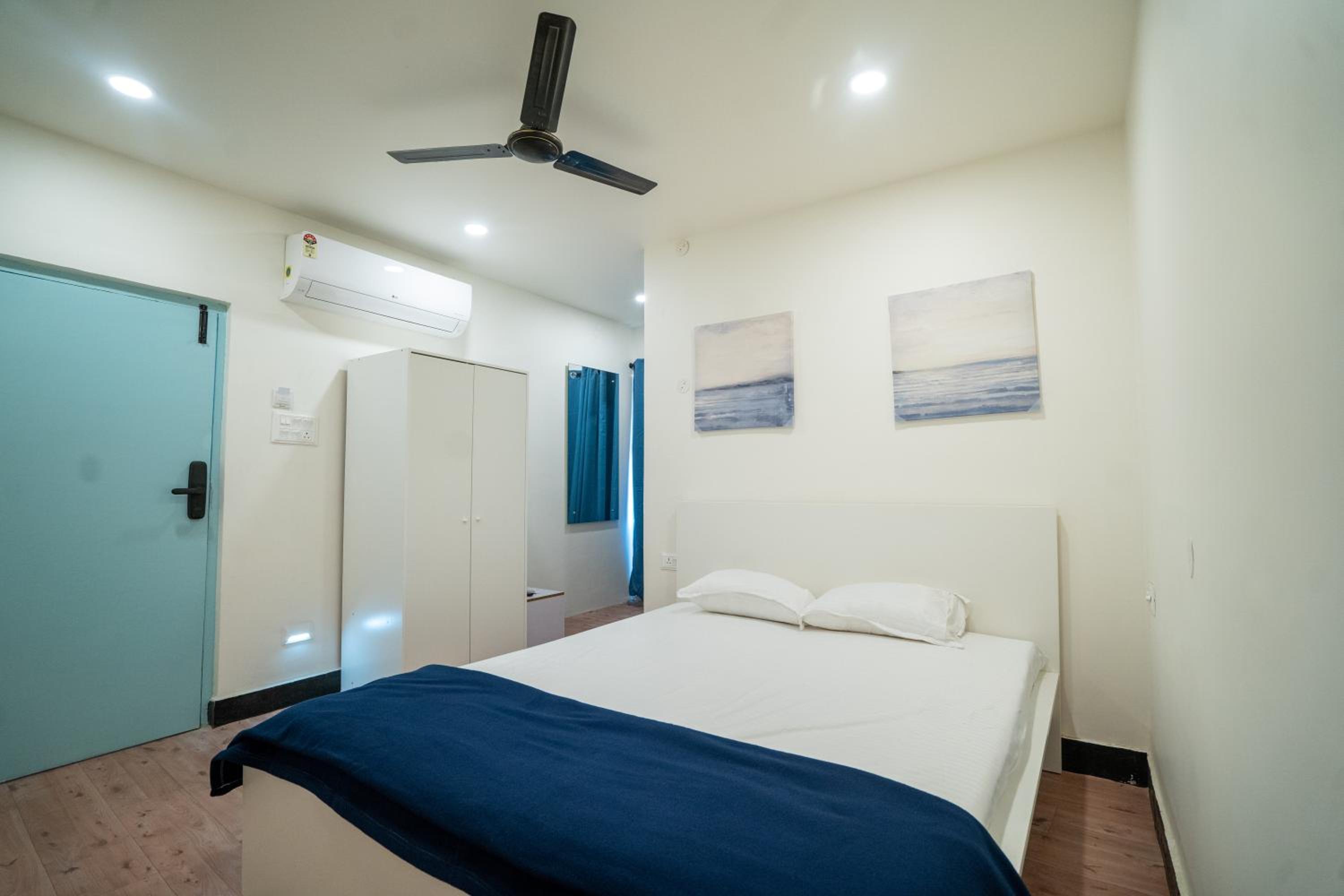 Standard King Room - Photo 1