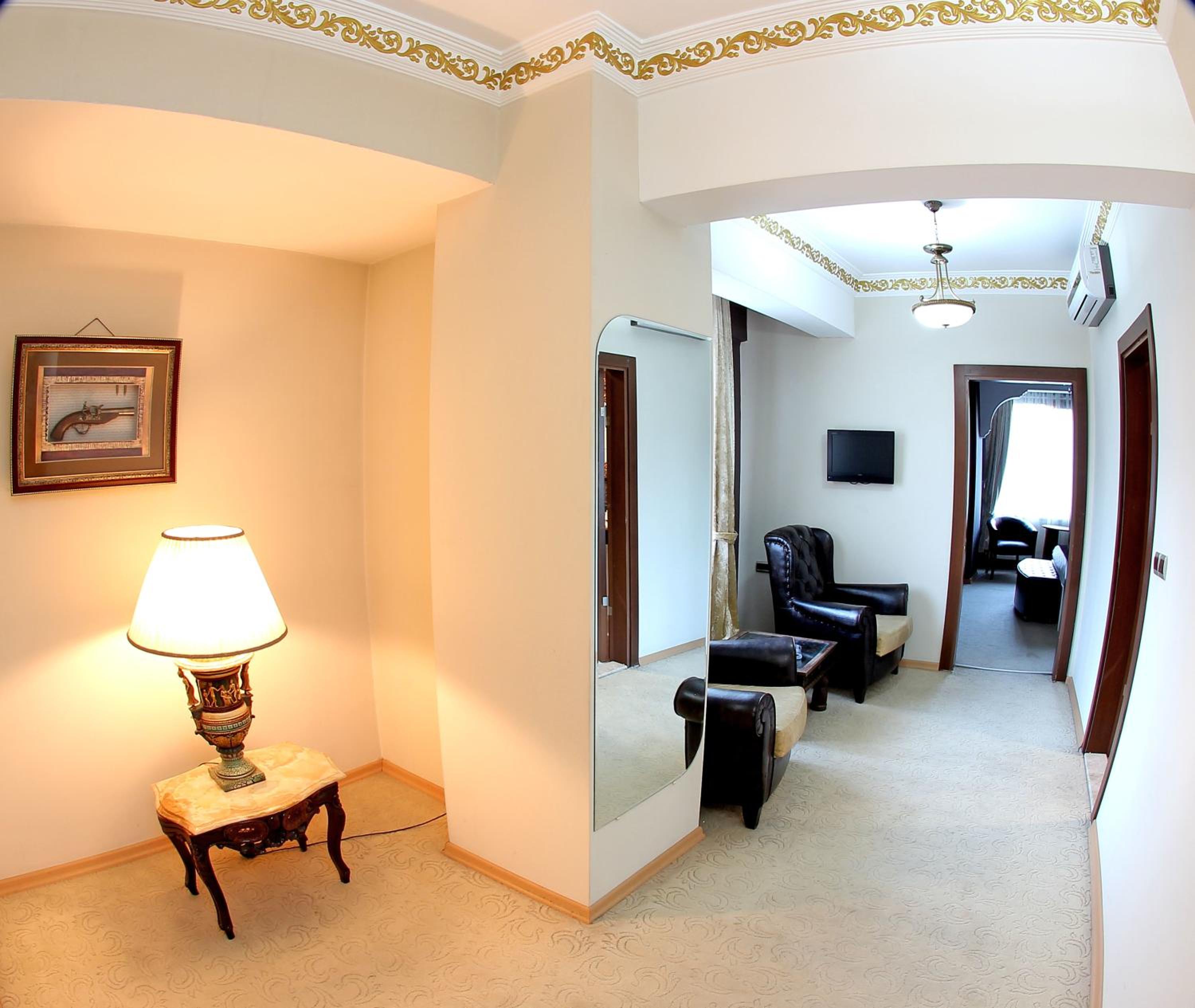 Suite - Photo 2