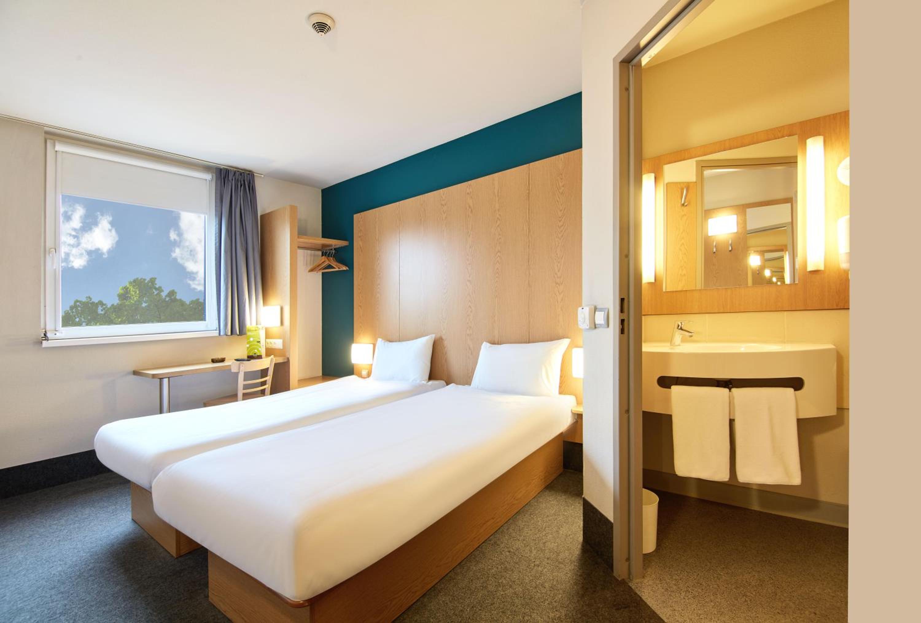 Twin Room - Photo 1