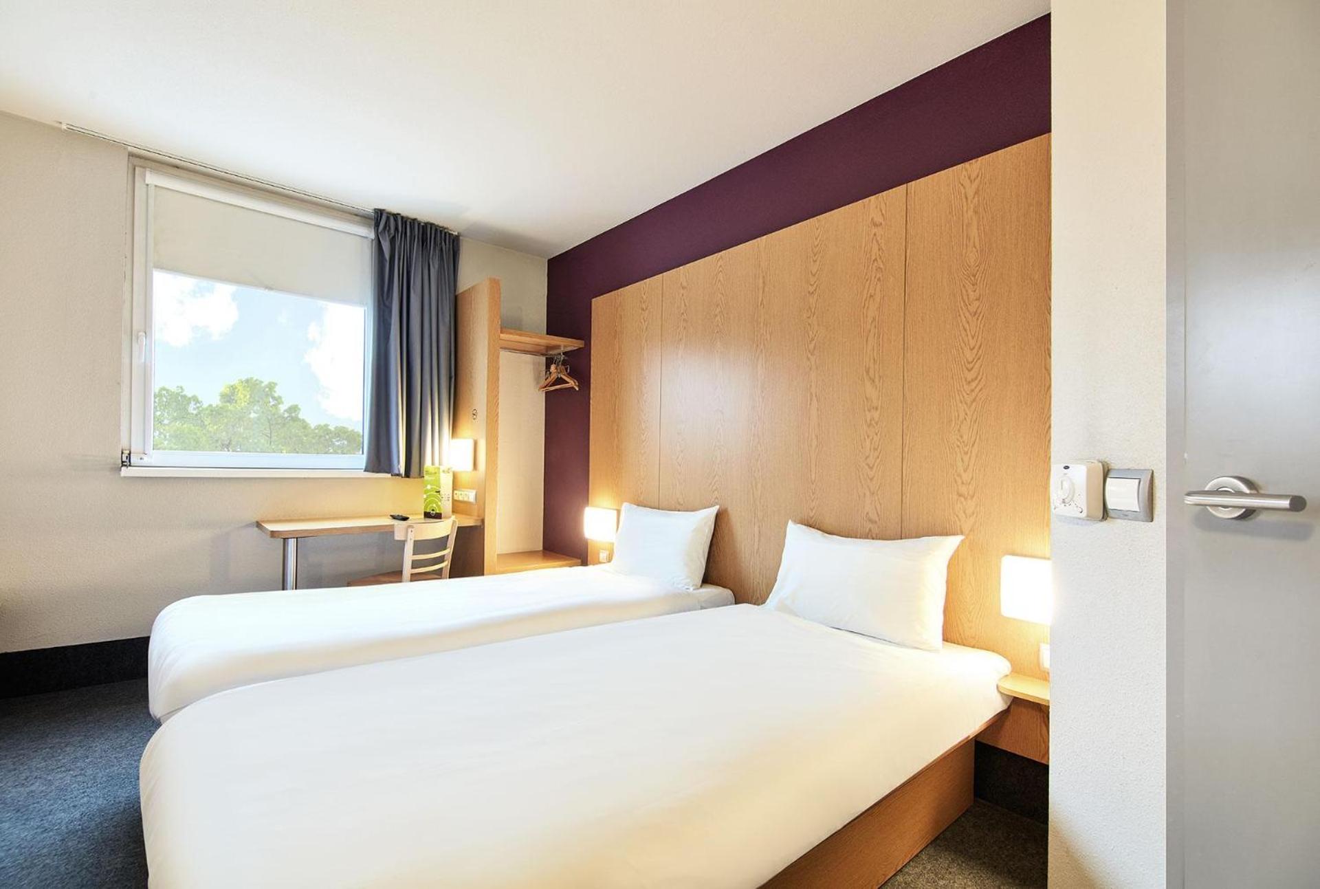Twin Room - Photo 3